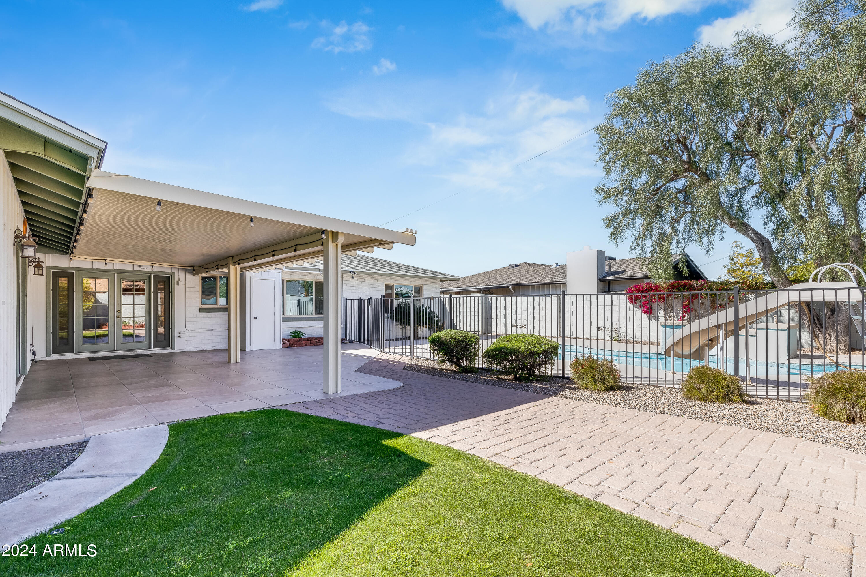 4714 E WINDSOR Avenue