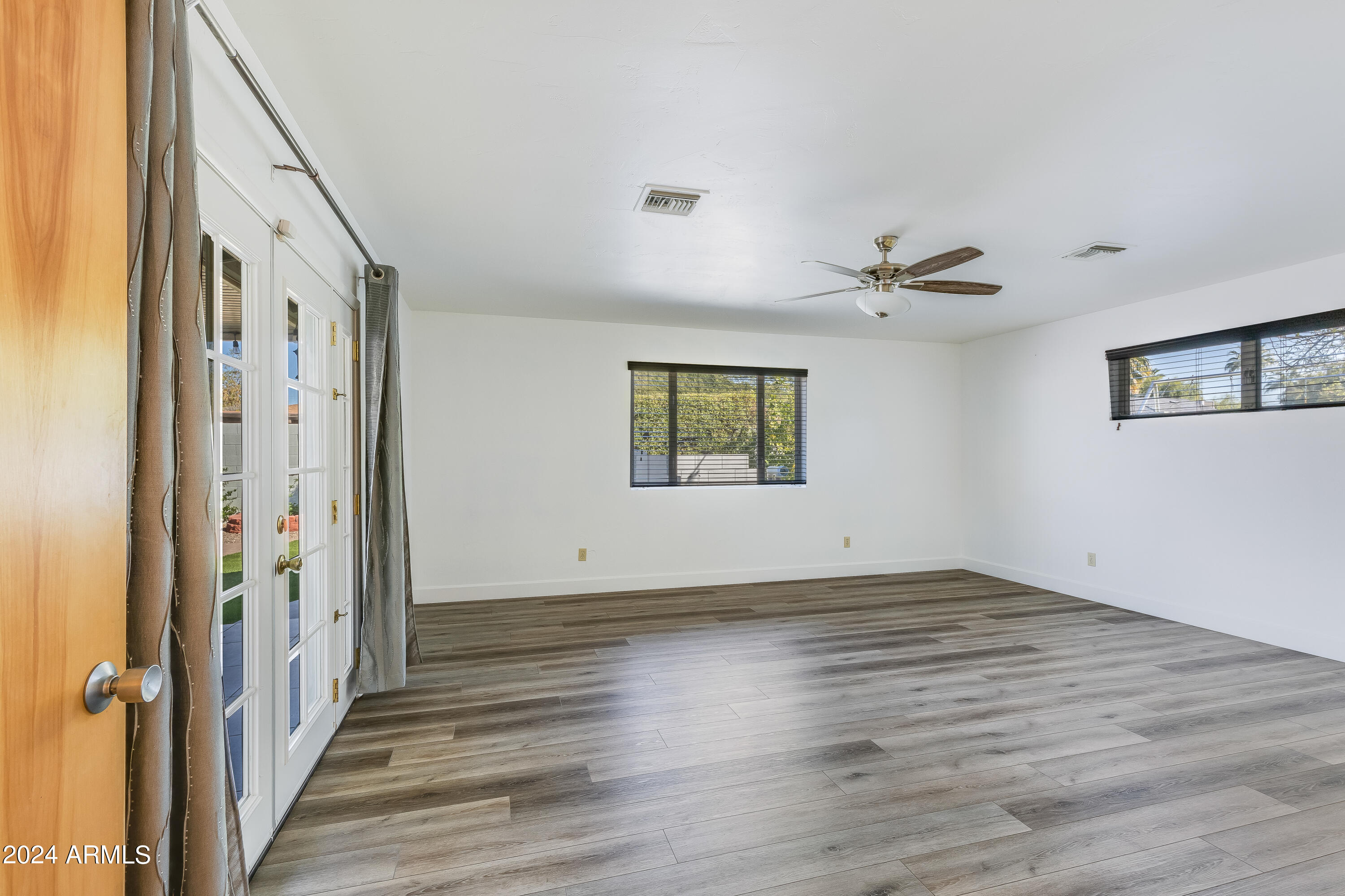 4714 E WINDSOR Avenue