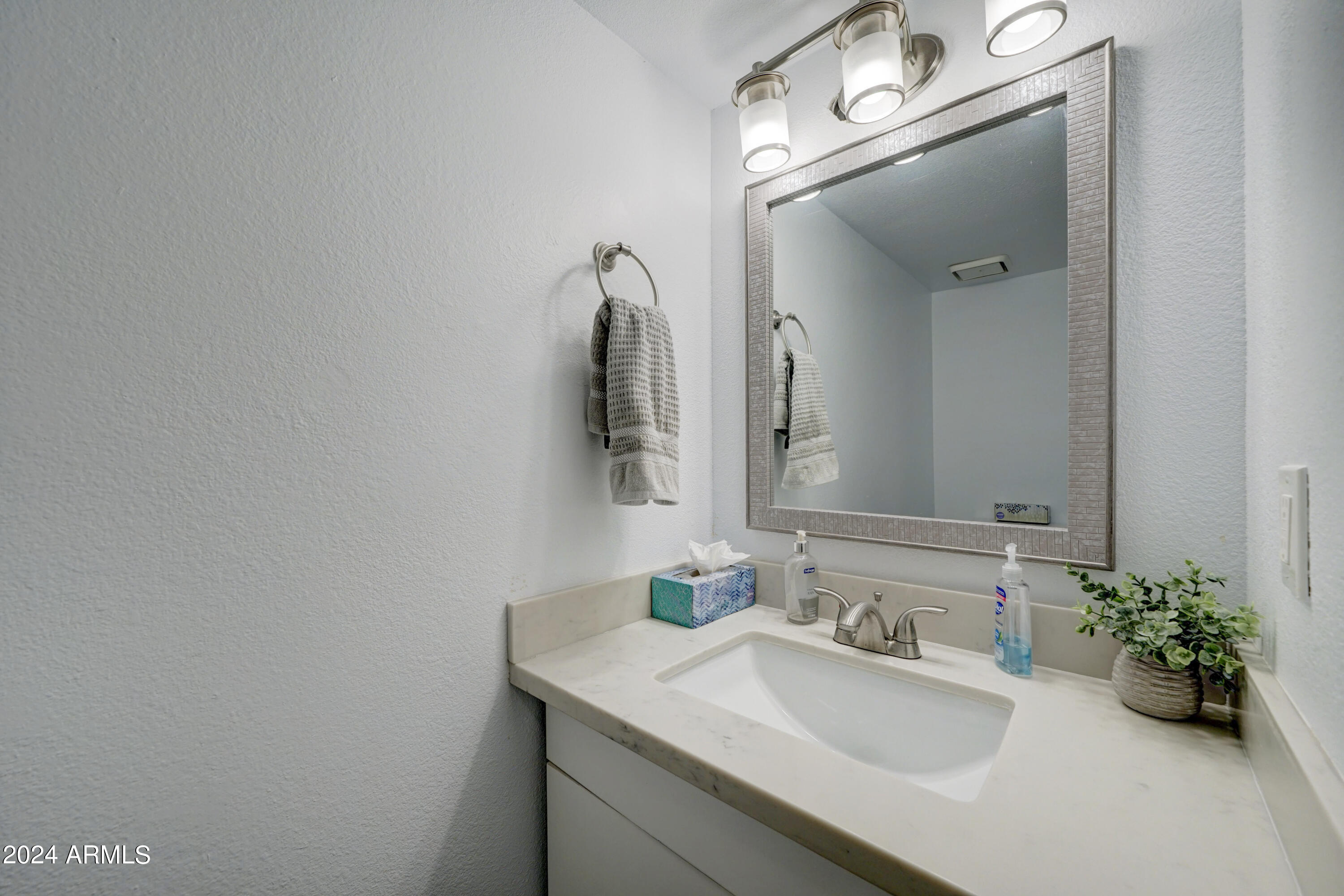 5137 N GRANITE REEF Road