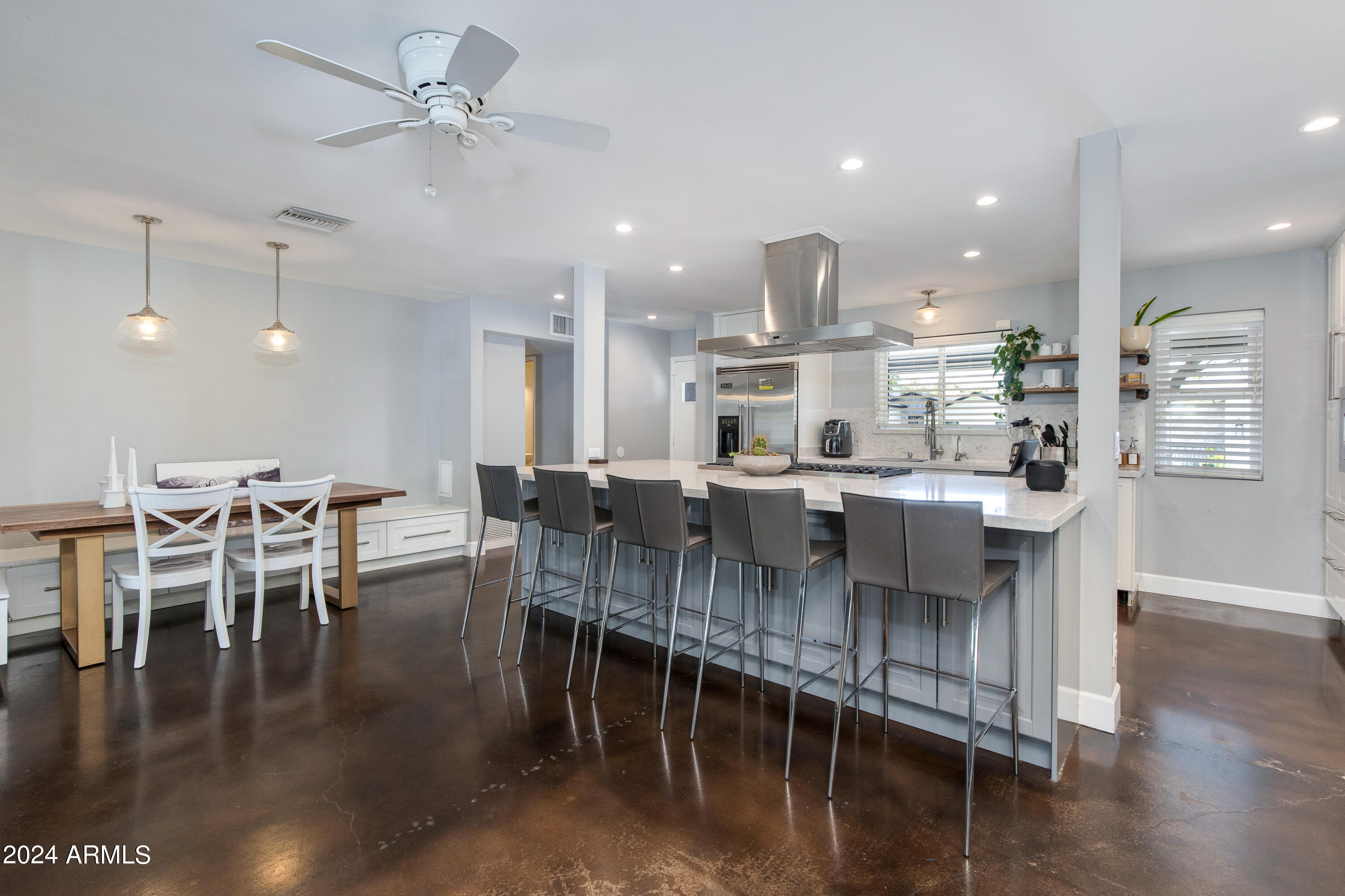 3228 E MISSOURI Avenue