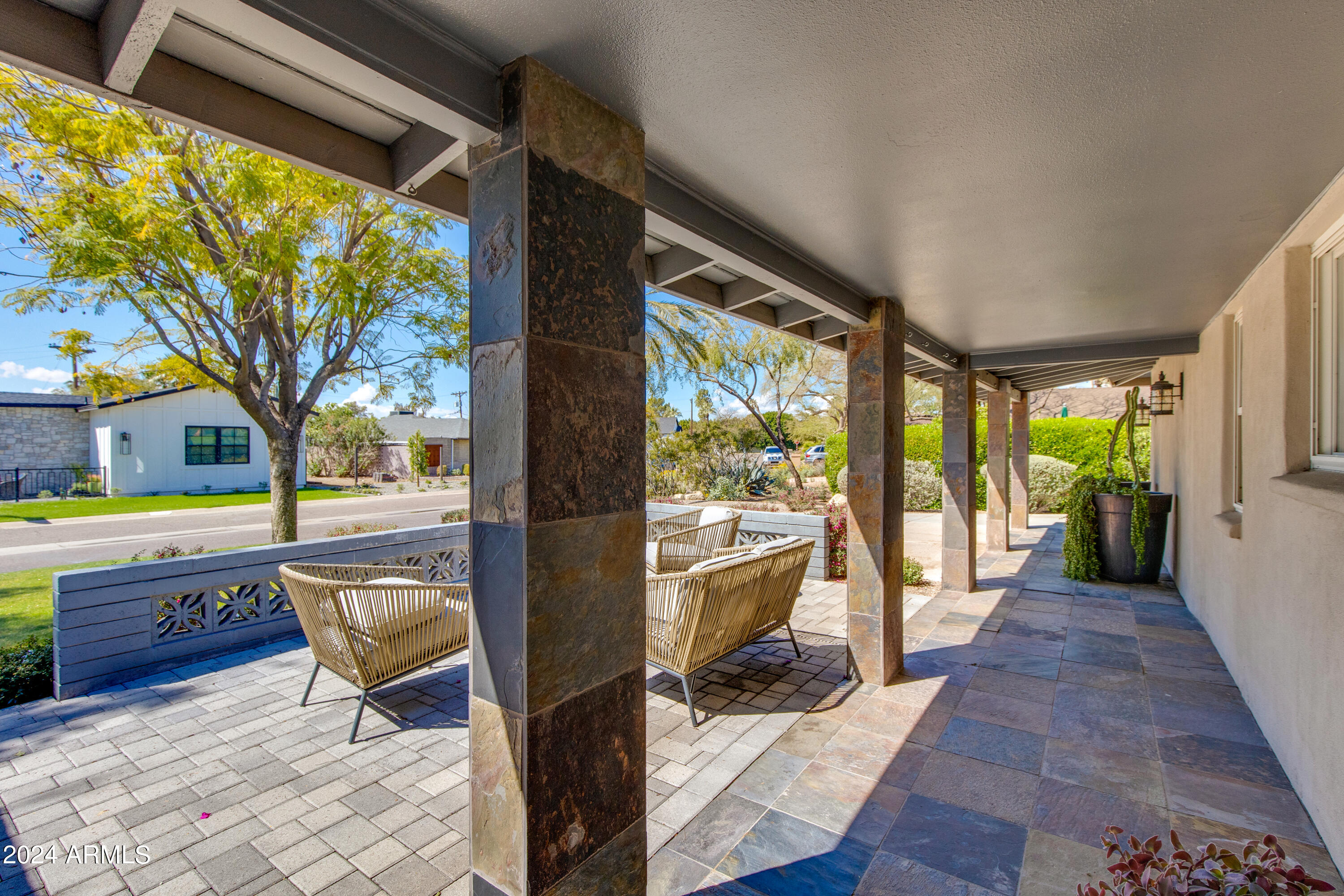 3228 E MISSOURI Avenue