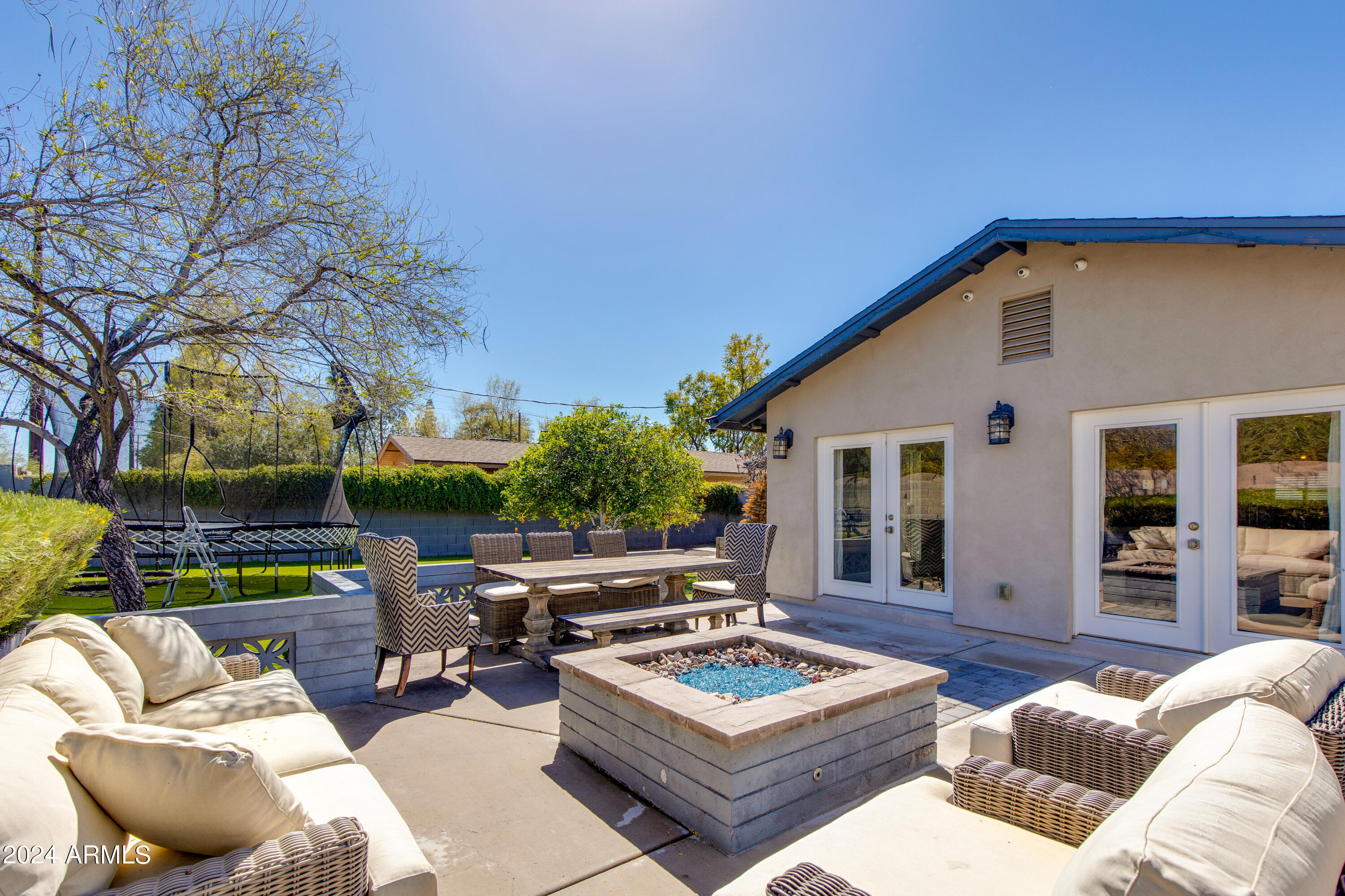 3228 E MISSOURI Avenue