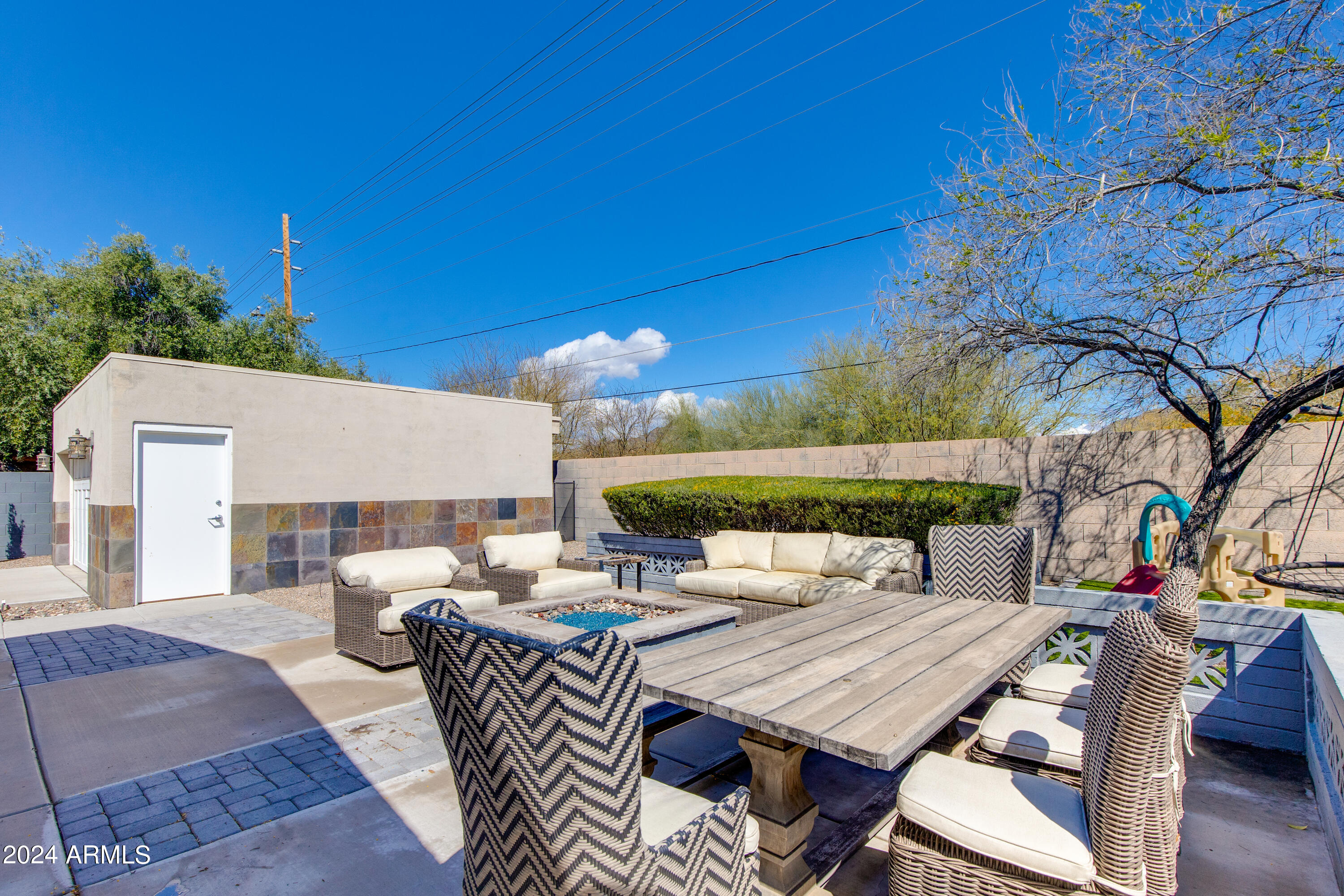 3228 E MISSOURI Avenue