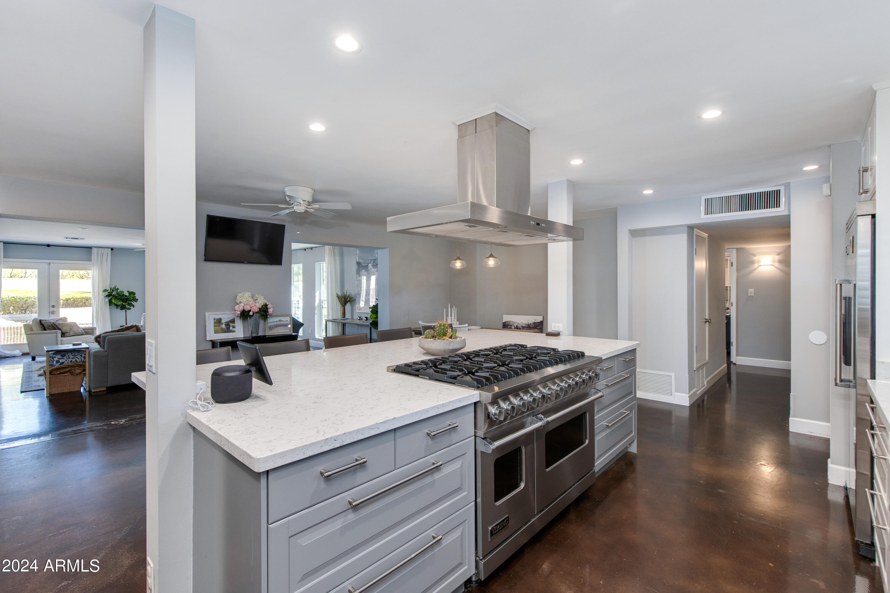 3228 E MISSOURI Avenue