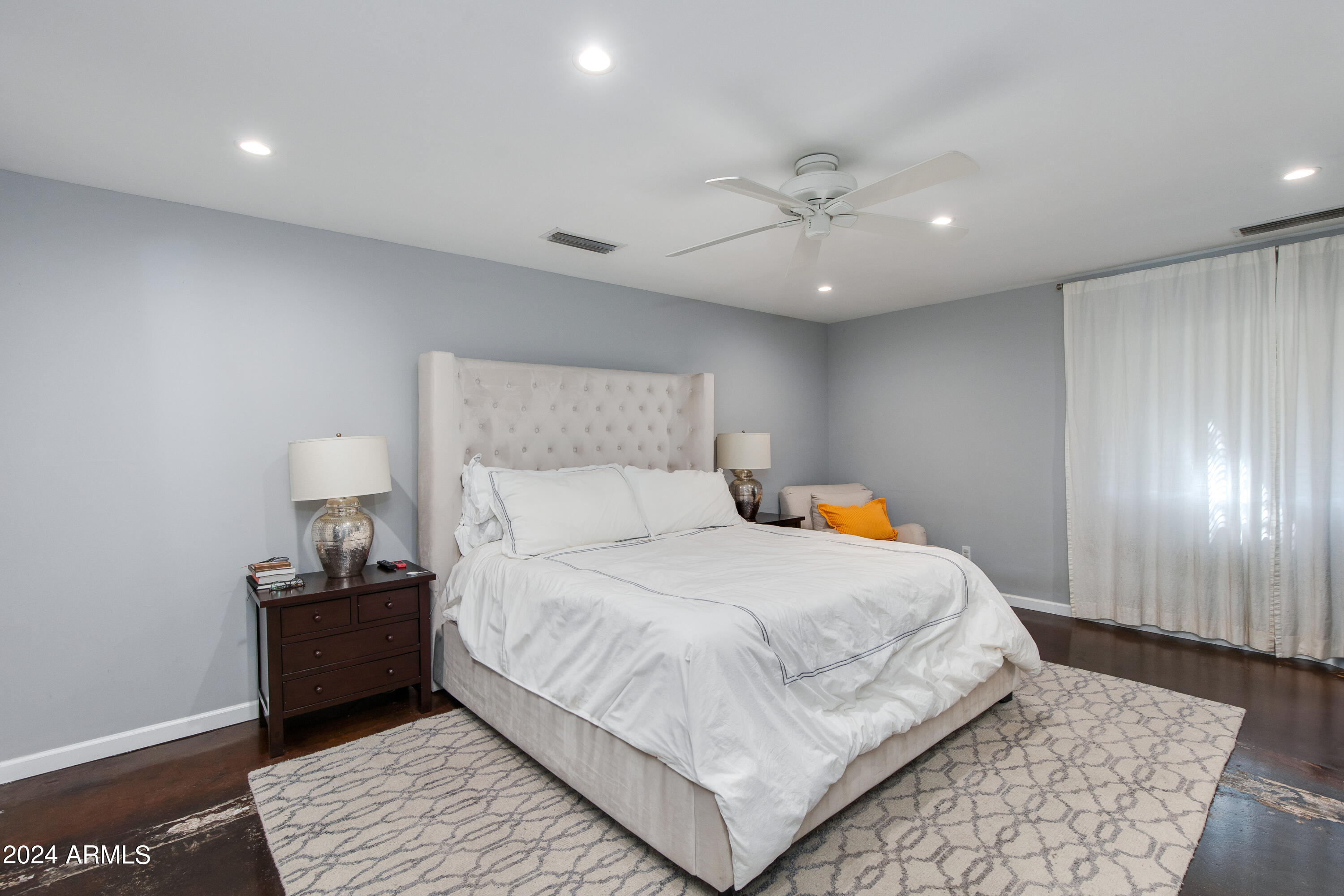 3228 E MISSOURI Avenue