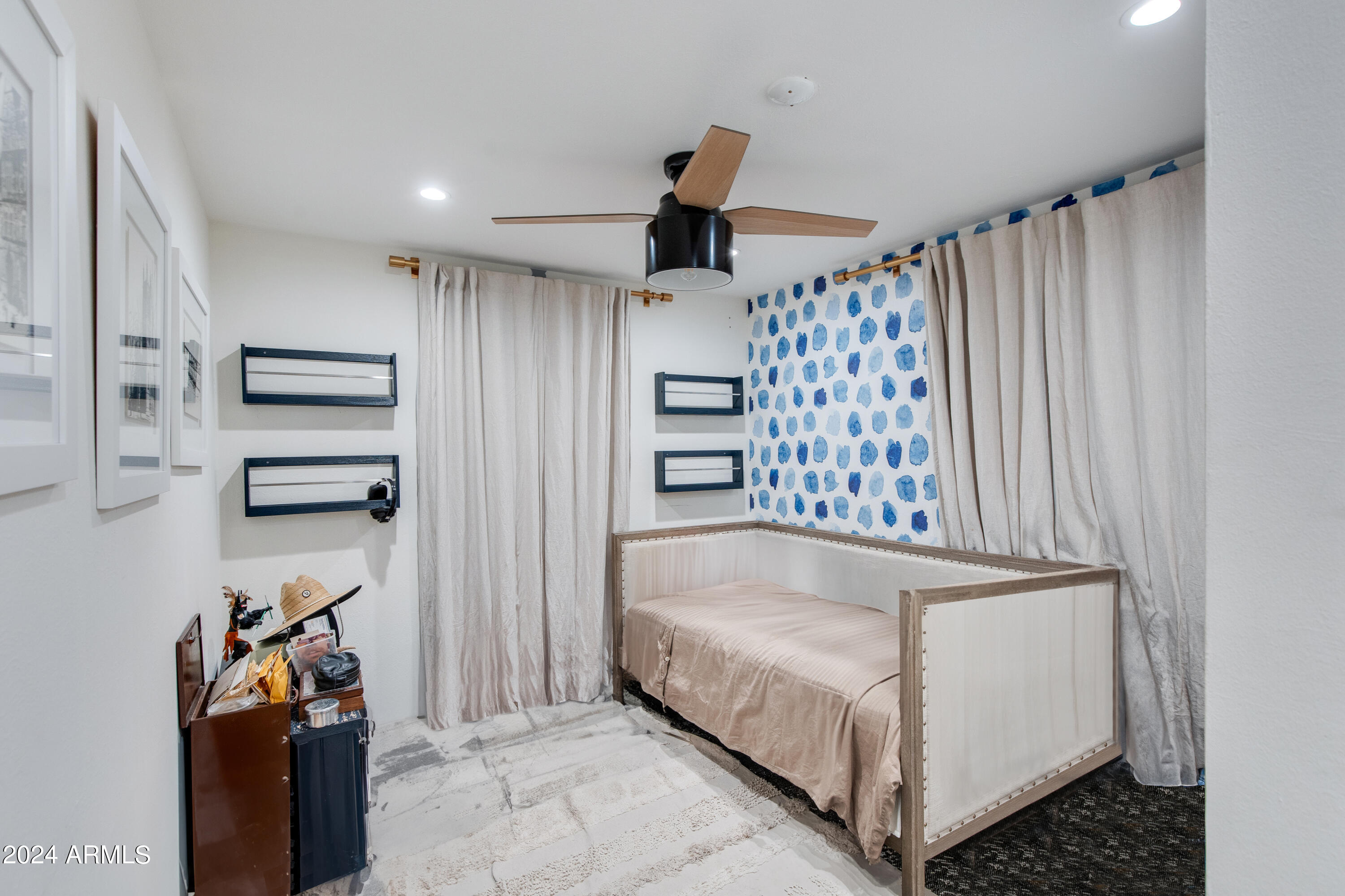 3228 E MISSOURI Avenue