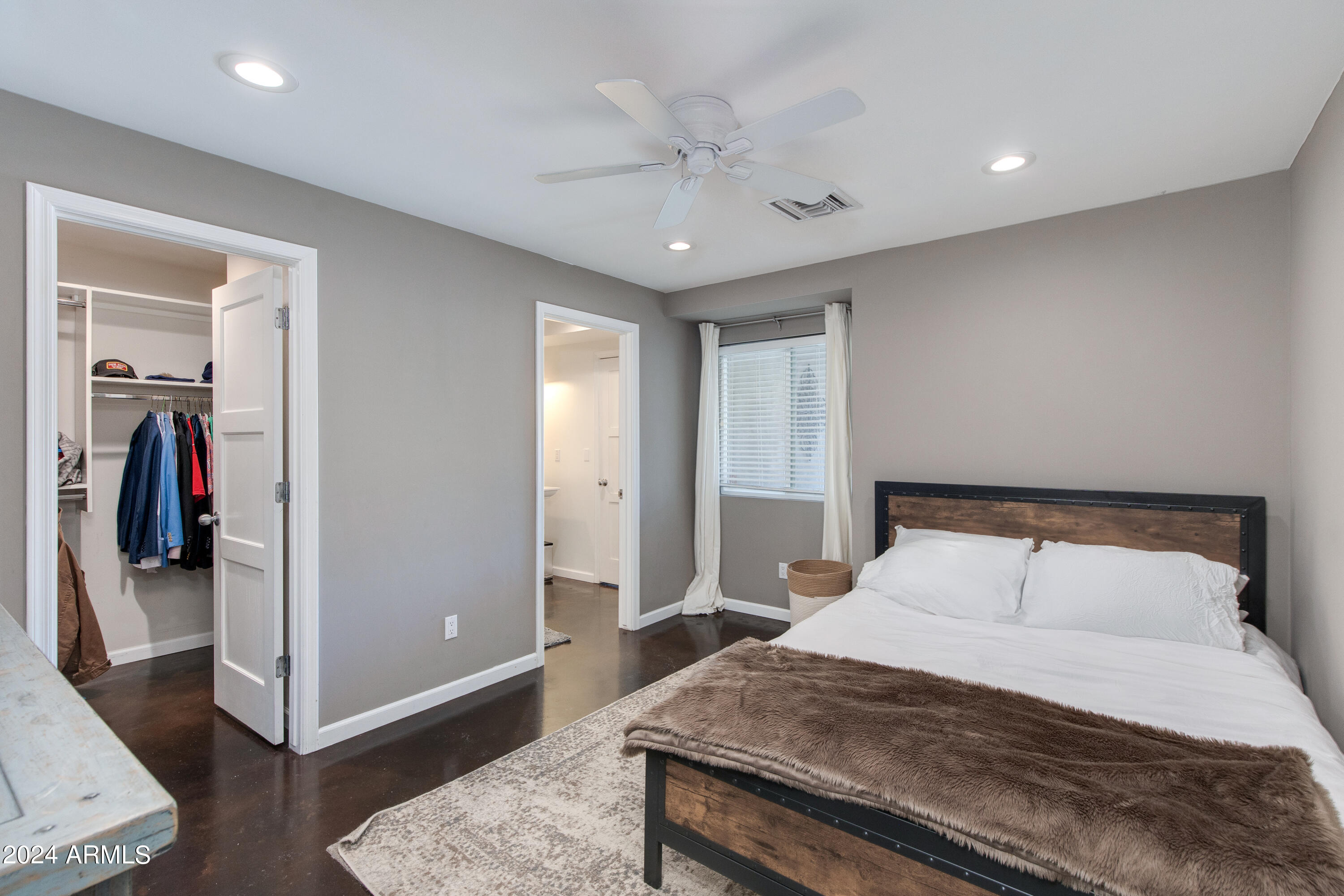 3228 E MISSOURI Avenue