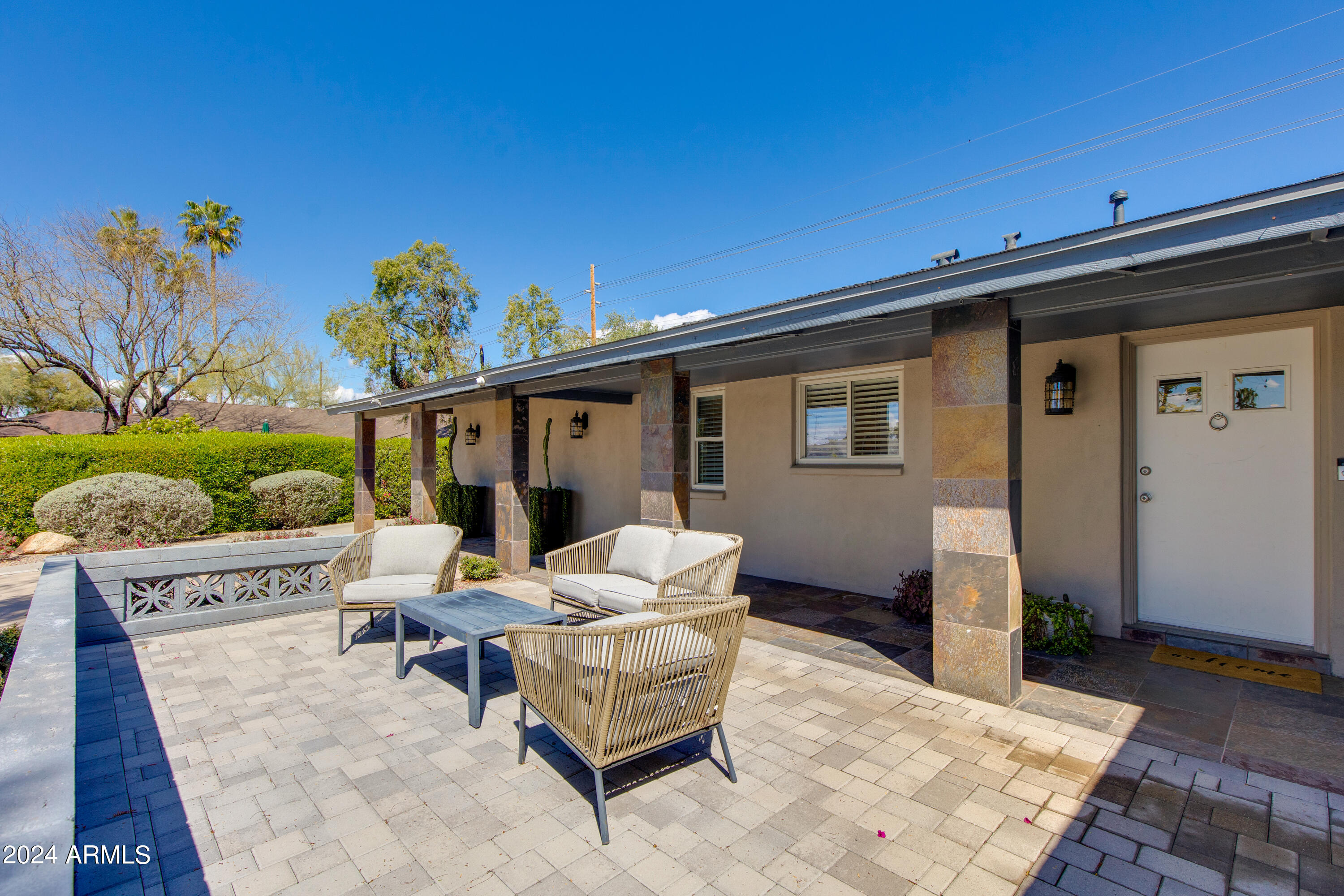 3228 E MISSOURI Avenue