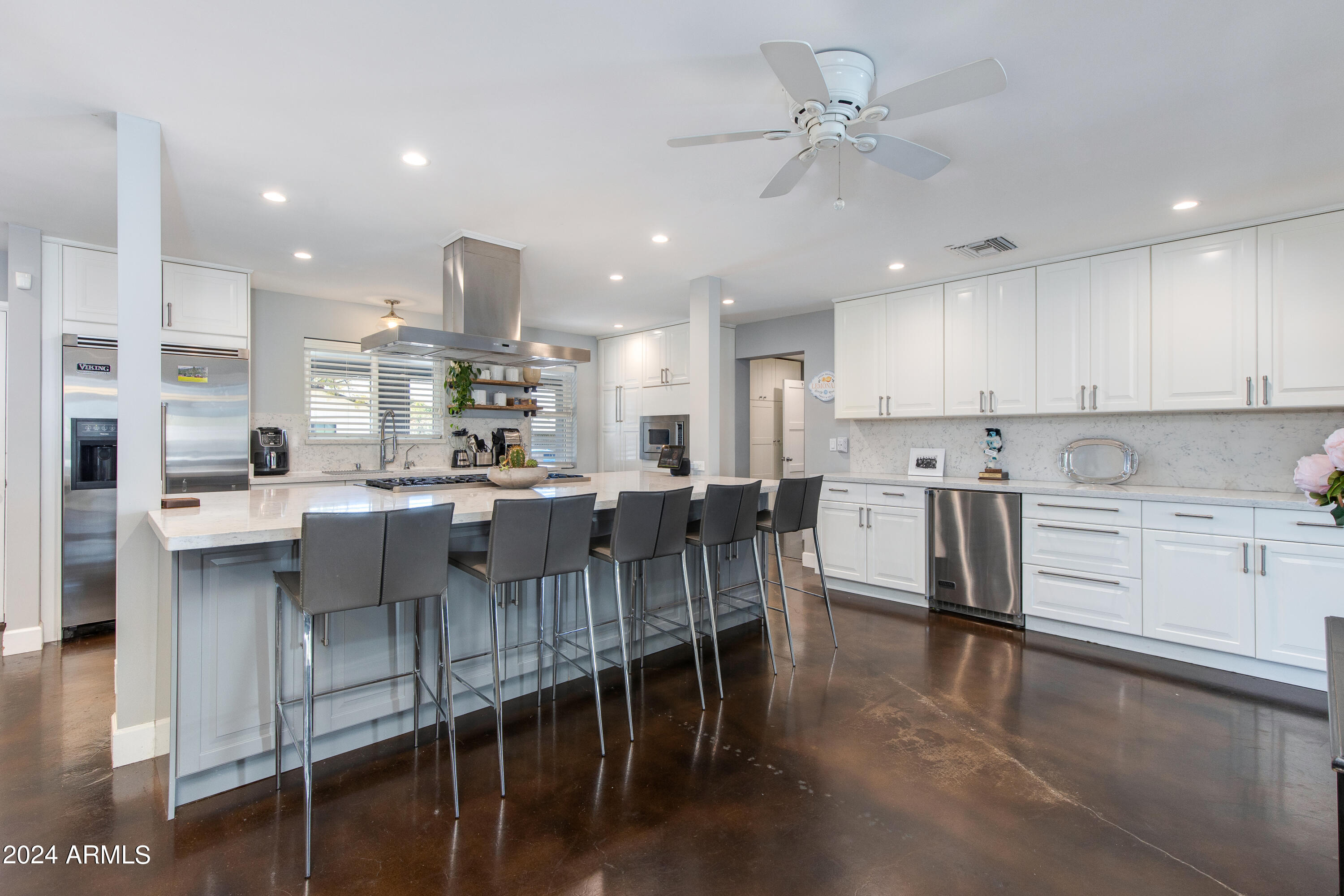 3228 E MISSOURI Avenue