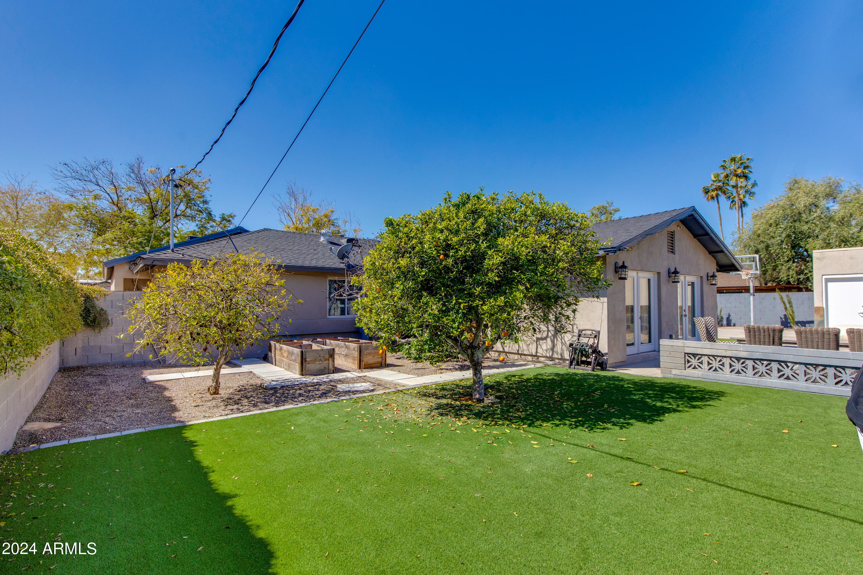 3228 E MISSOURI Avenue