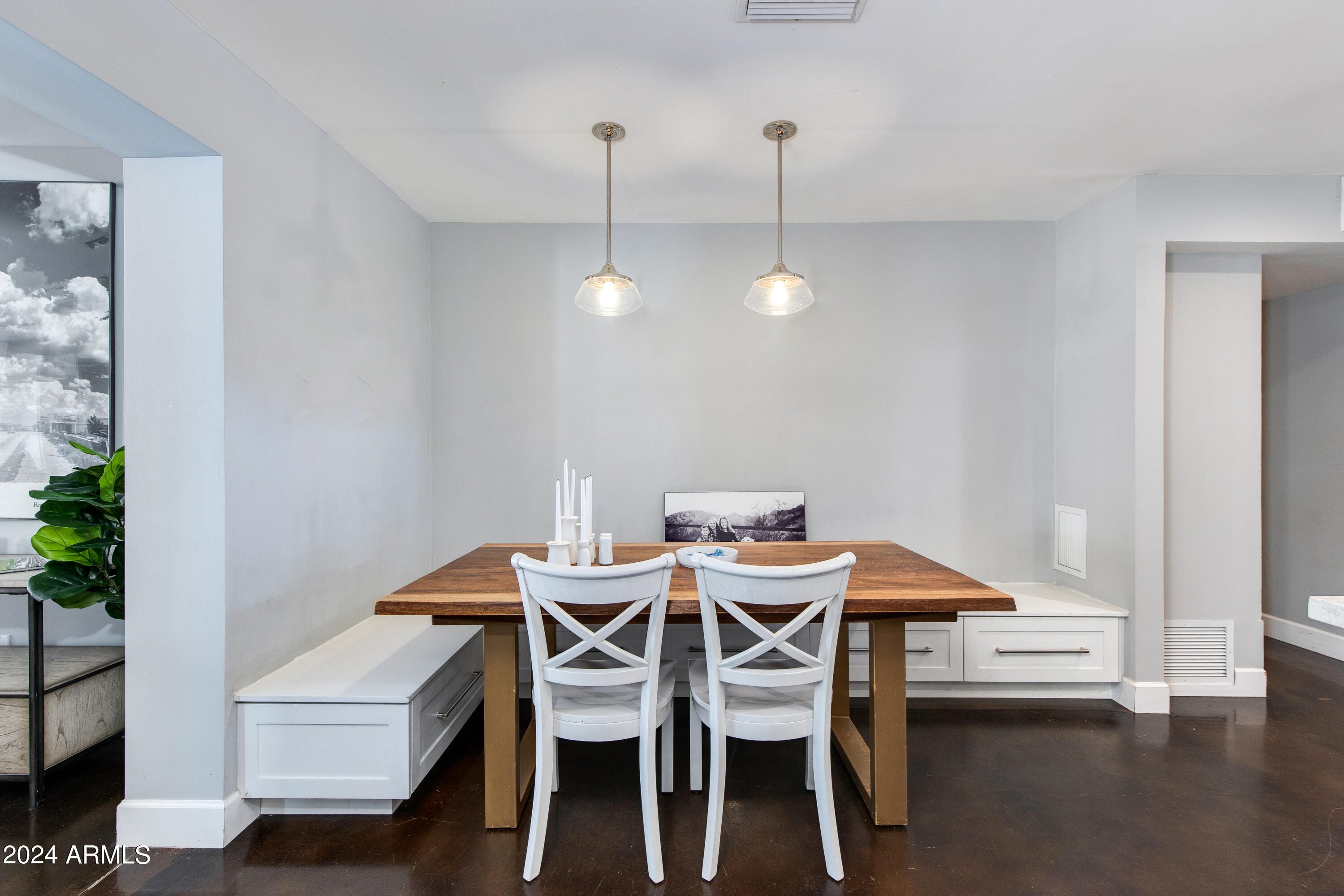 3228 E MISSOURI Avenue