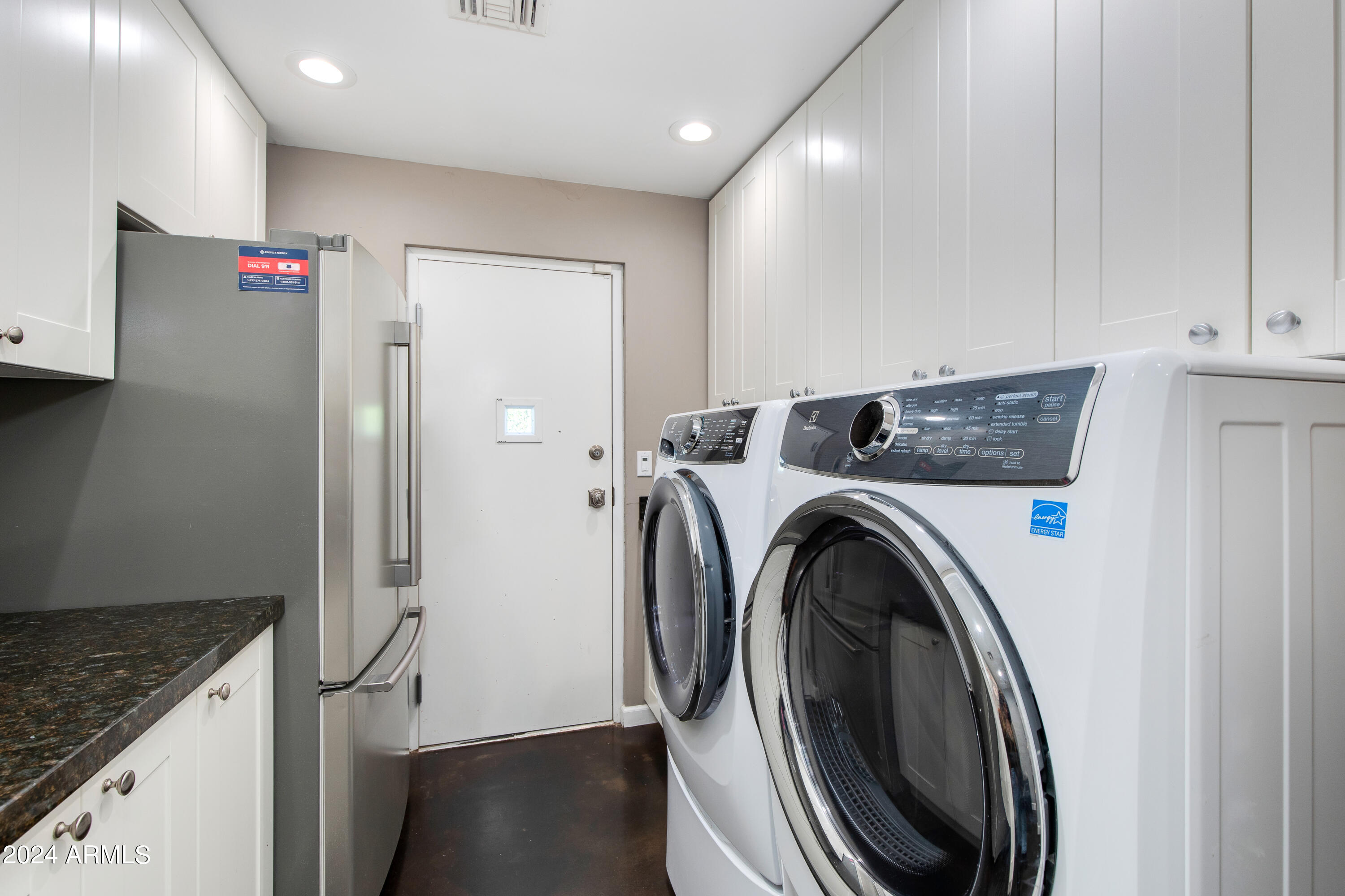 3228 E MISSOURI Avenue