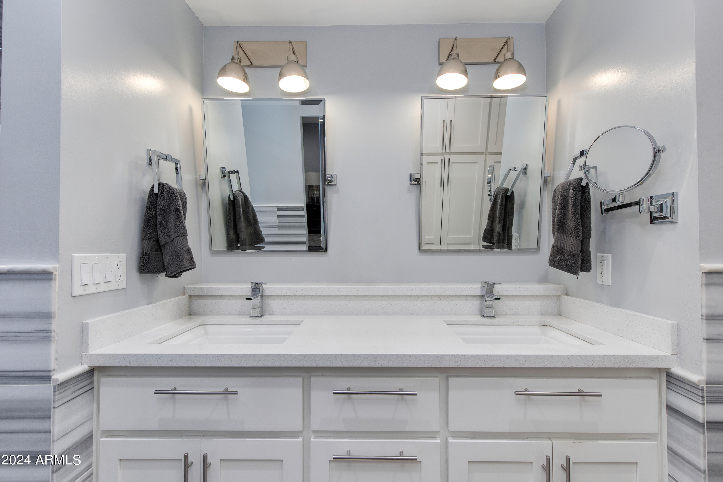 3228 E MISSOURI Avenue