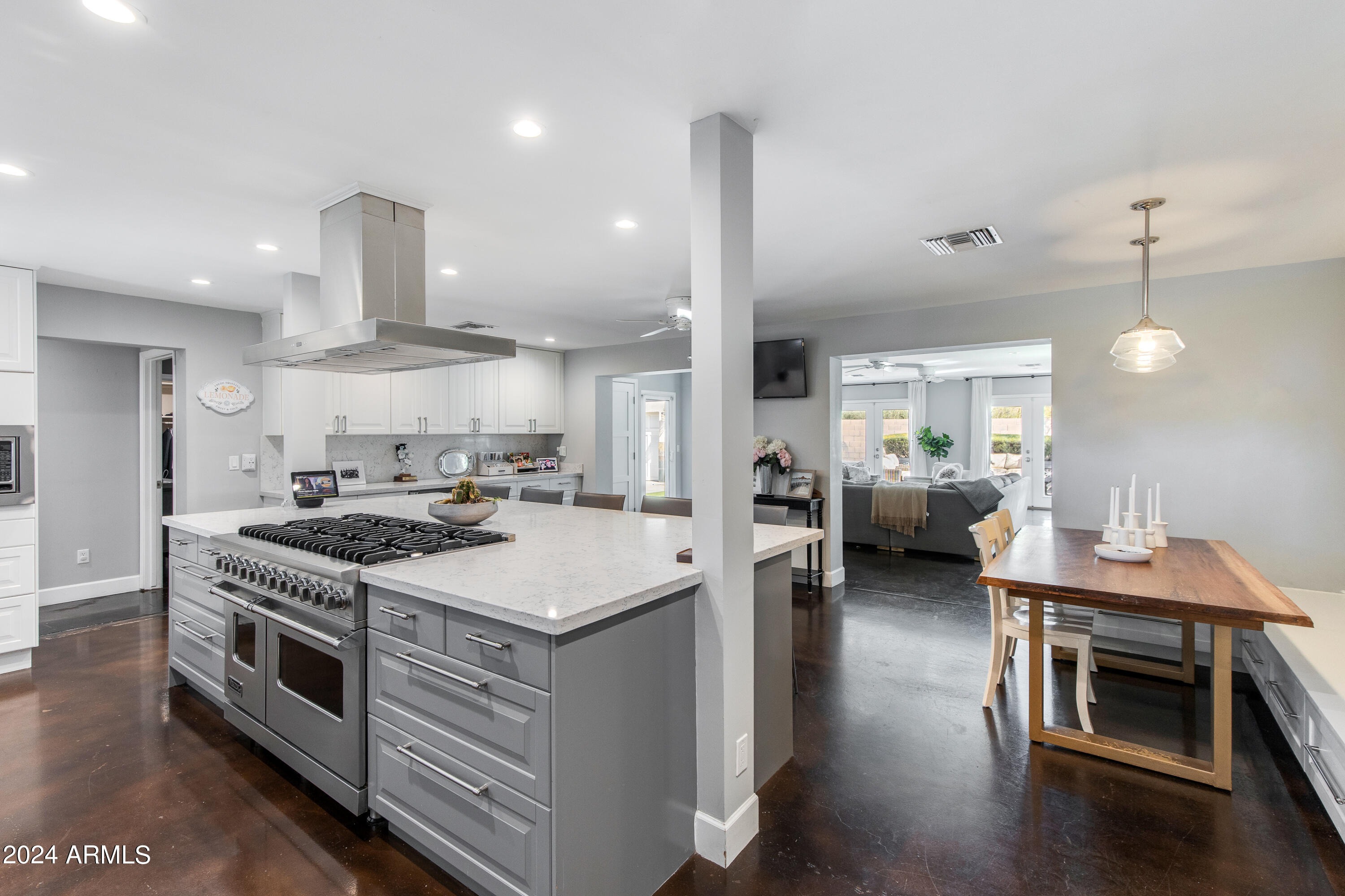 3228 E MISSOURI Avenue