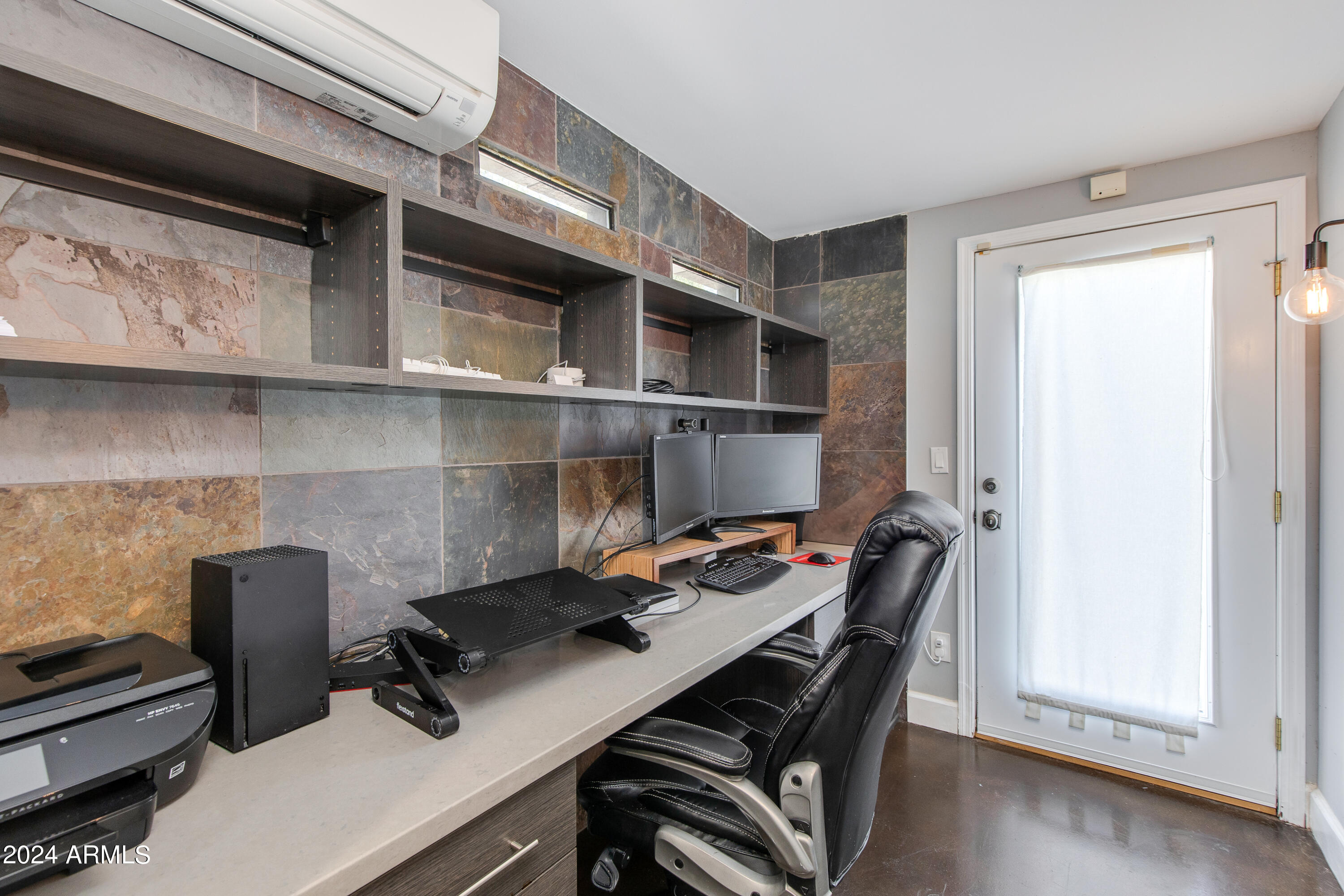 3228 E MISSOURI Avenue