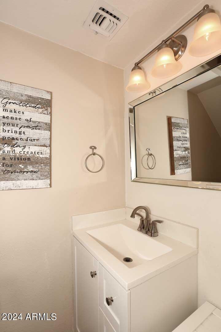 1823 E HAYWARD Avenue, 3