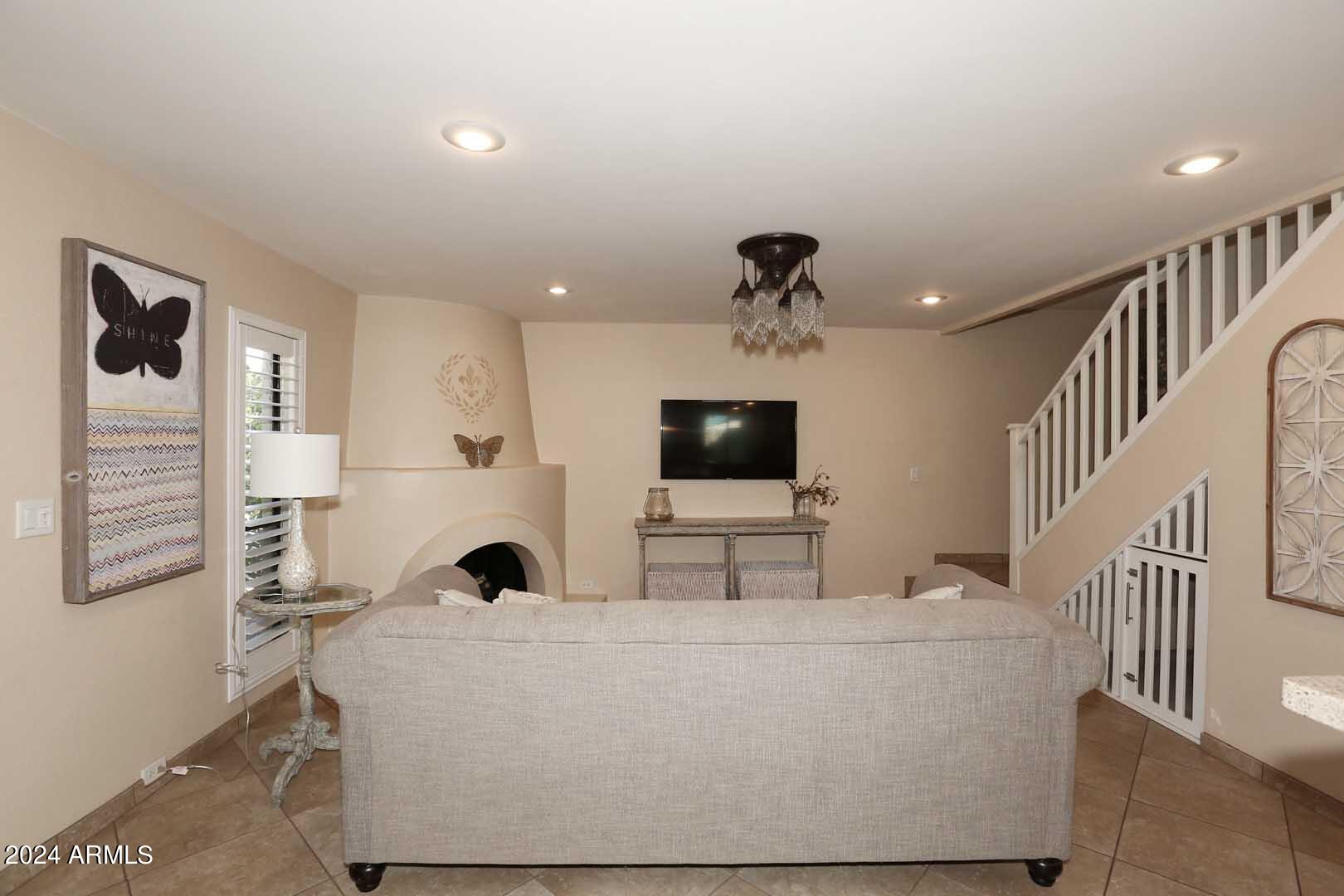 1823 E HAYWARD Avenue, 3