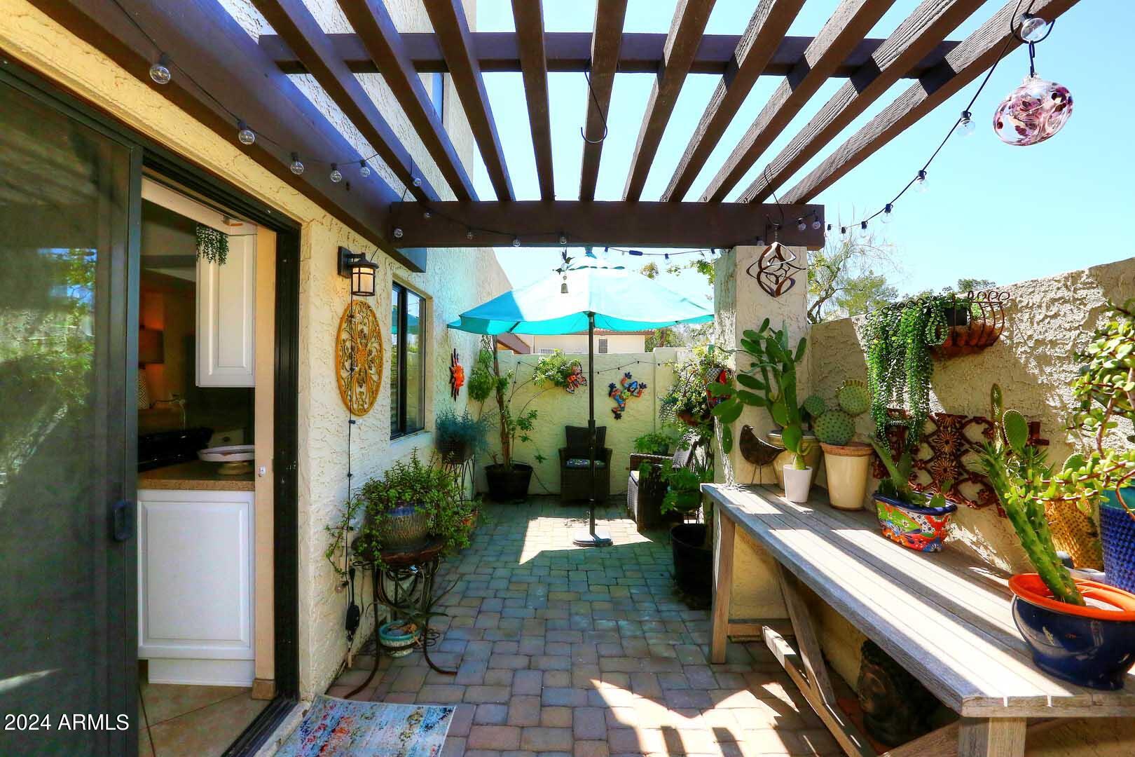 1823 E HAYWARD Avenue, 3