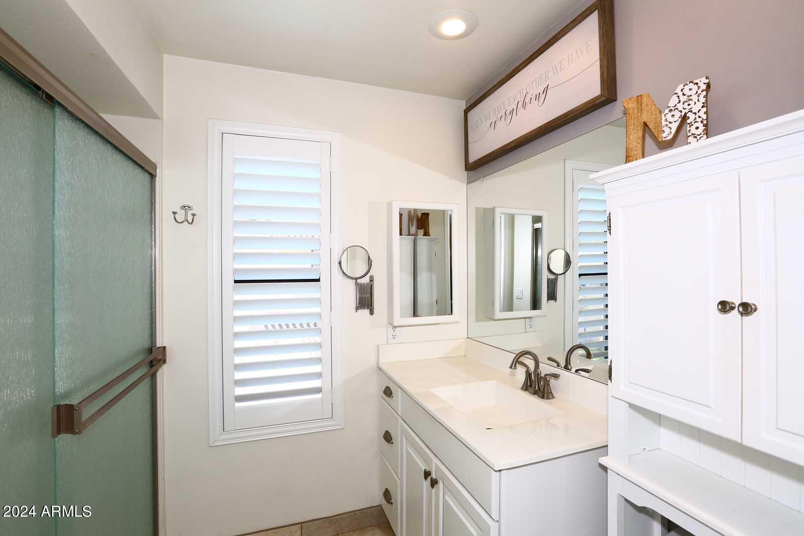 1823 E HAYWARD Avenue, 3