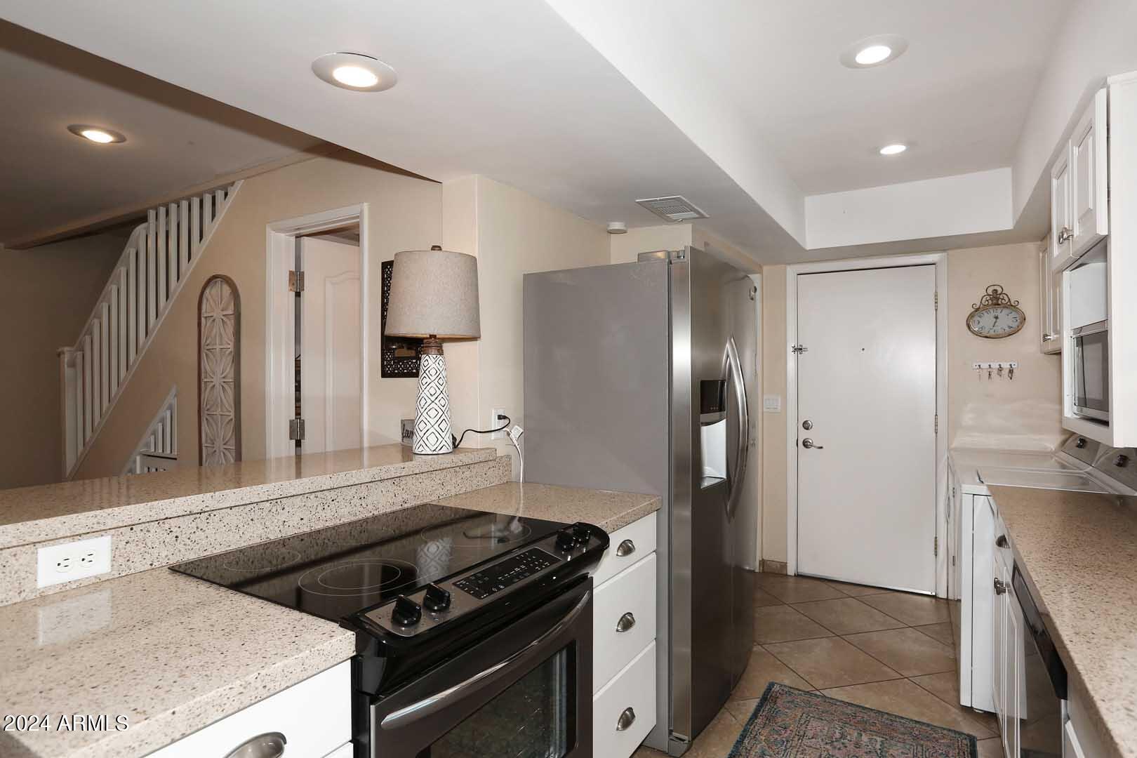 1823 E HAYWARD Avenue, 3