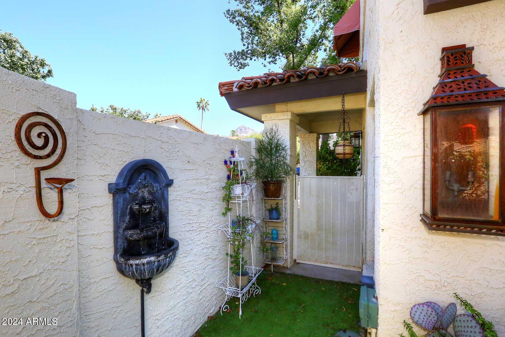 1823 E HAYWARD Avenue, 3