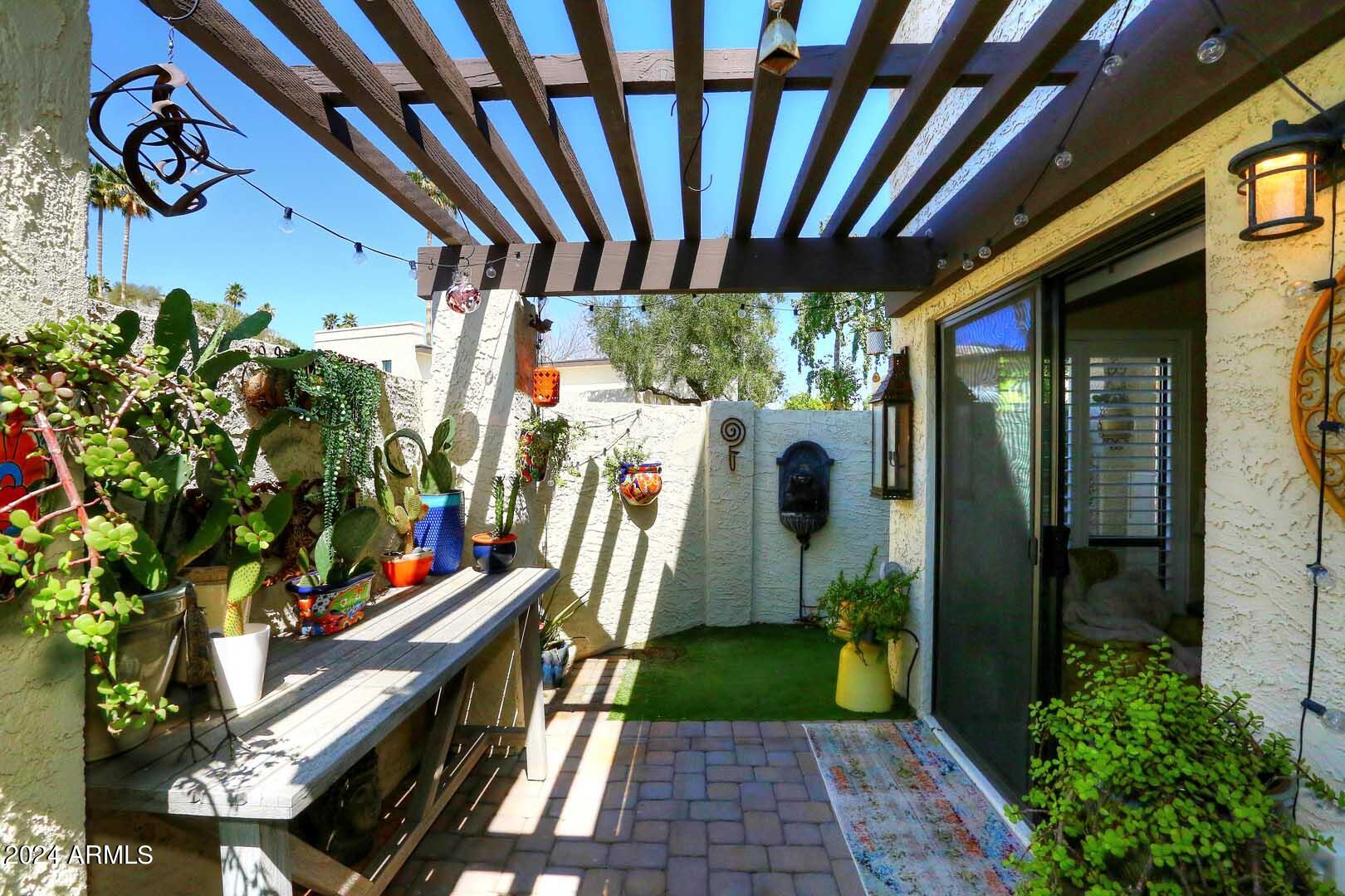 1823 E HAYWARD Avenue, 3