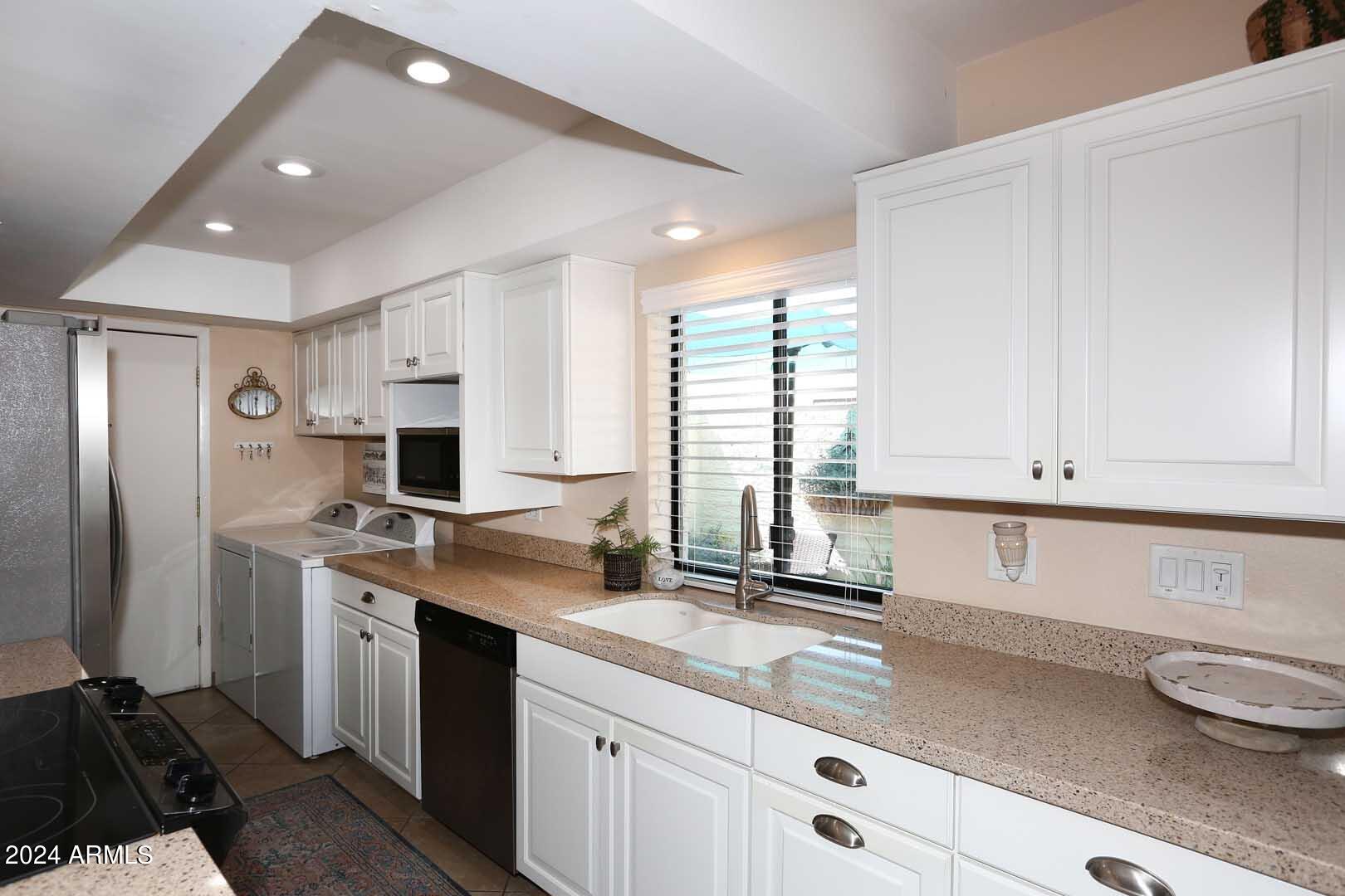 1823 E HAYWARD Avenue, 3