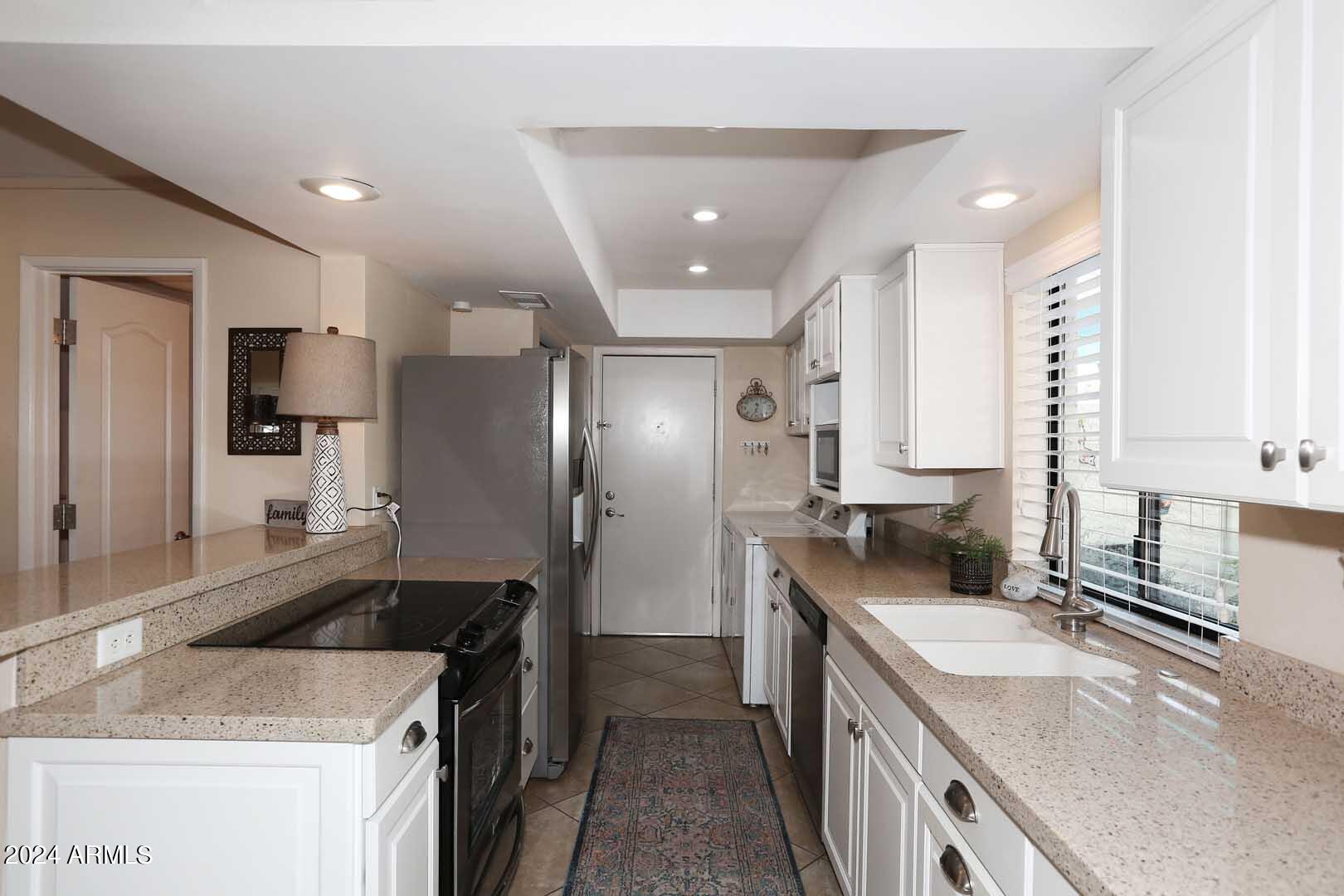 1823 E HAYWARD Avenue, 3