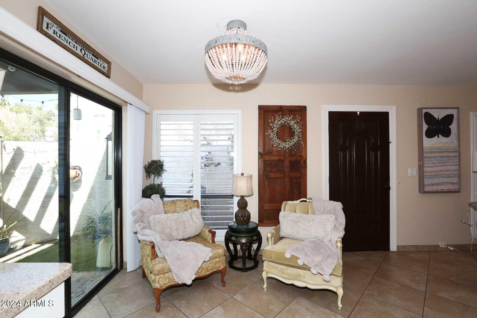 1823 E HAYWARD Avenue, 3