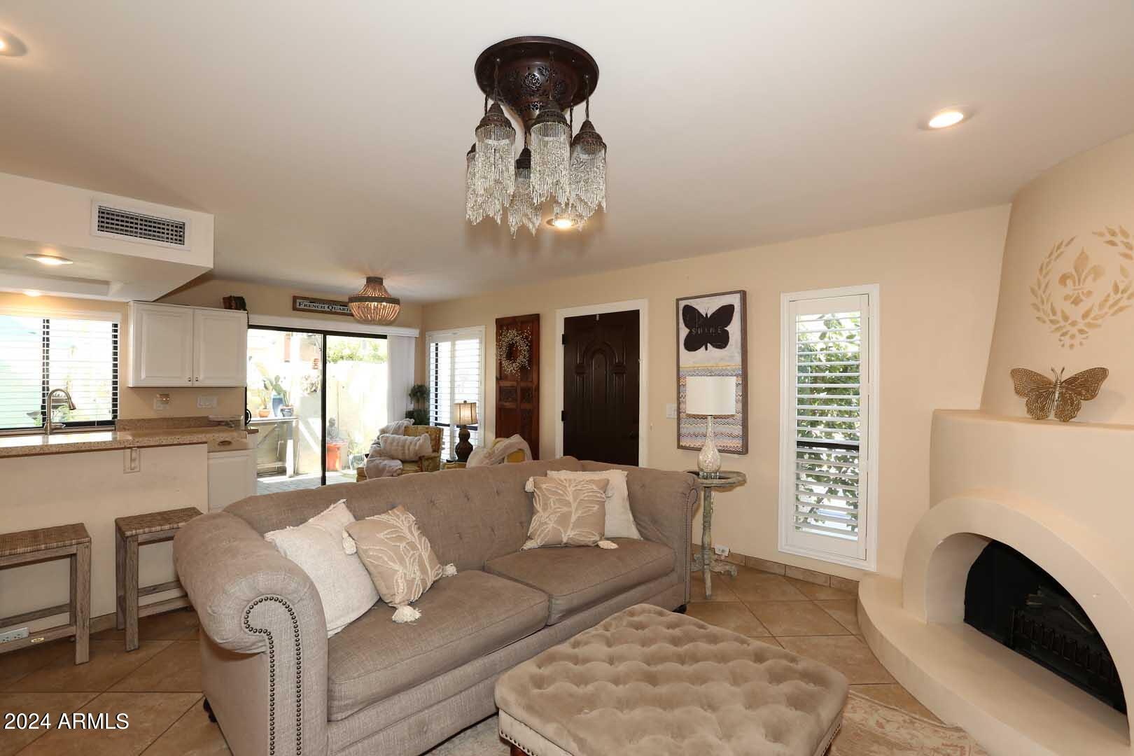 1823 E HAYWARD Avenue, 3