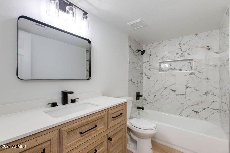 1226 N 84th Place