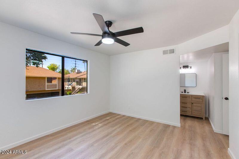 1226 N 84th Place