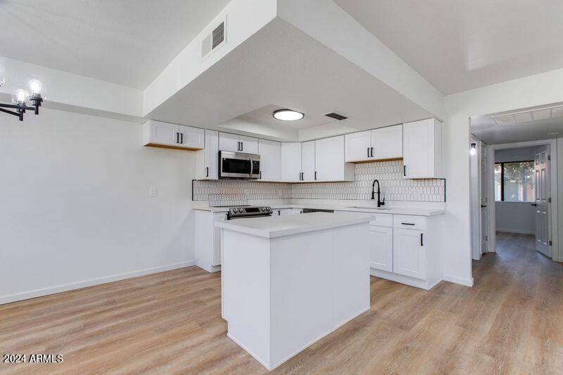 1226 N 84th Place