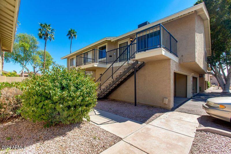 1226 N 84th Place