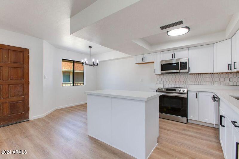 1226 N 84th Place