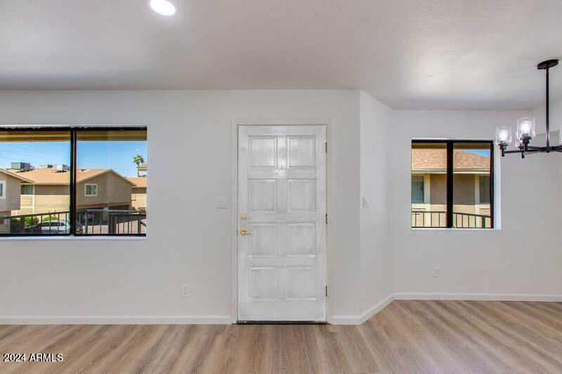 1226 N 84th Place