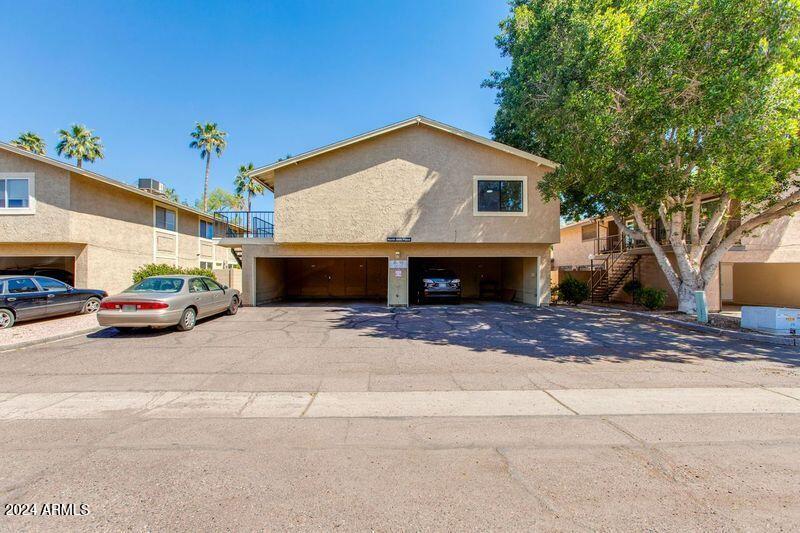 1226 N 84th Place