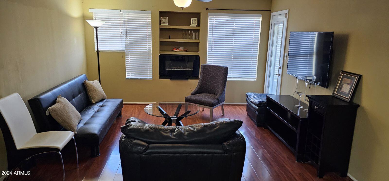 1880 E MORTEN Avenue, 109