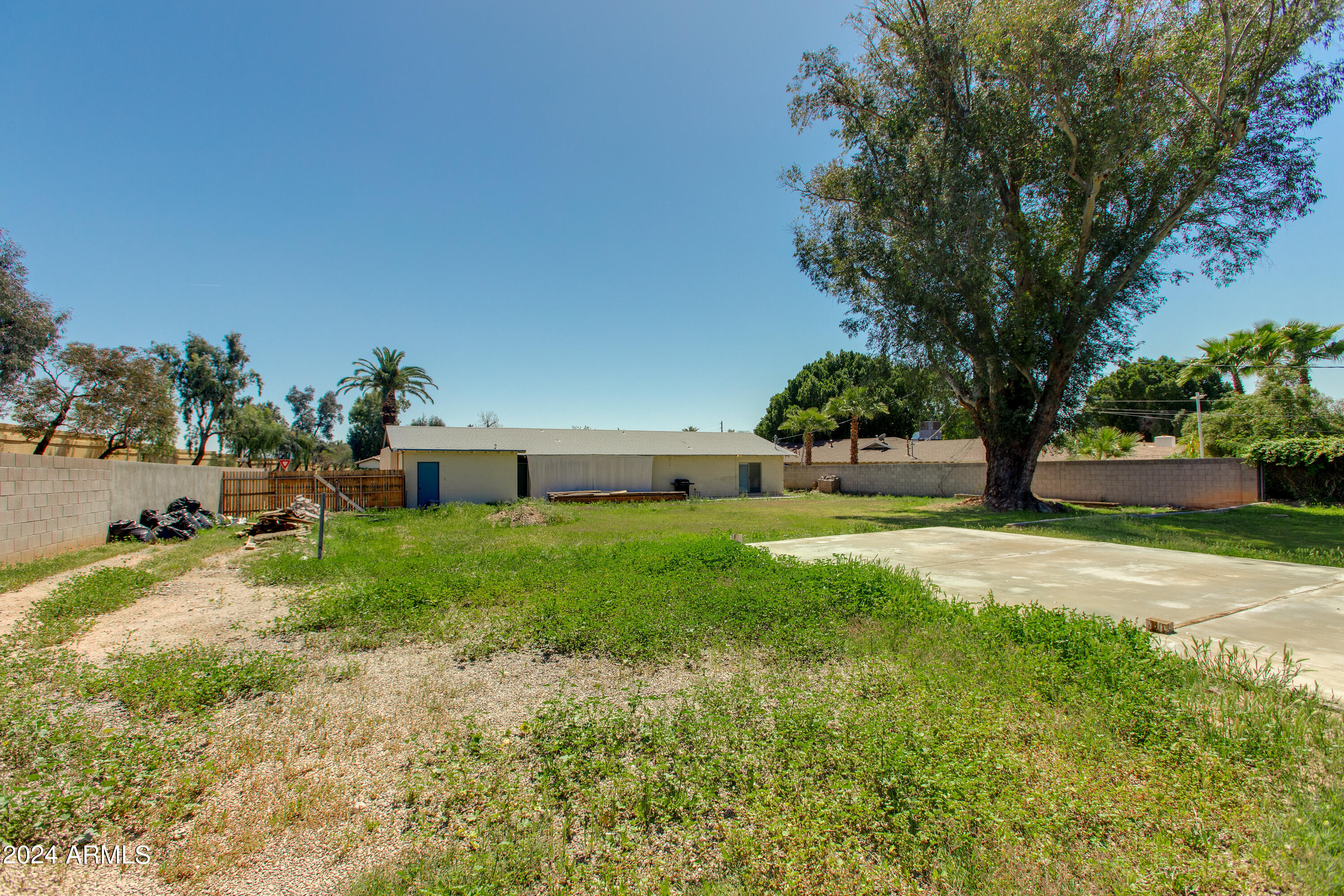 1730 E ROSE Lane