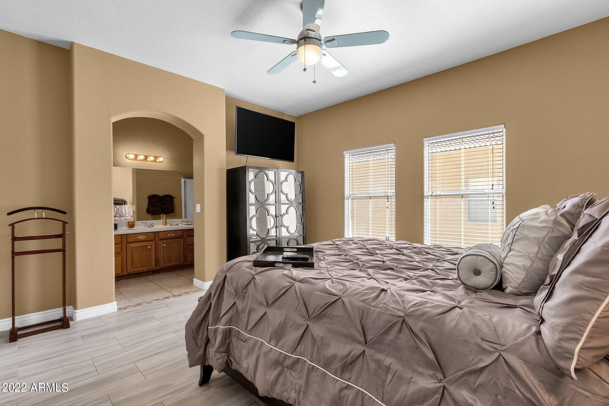 5015 E CHEYENNE Drive 2