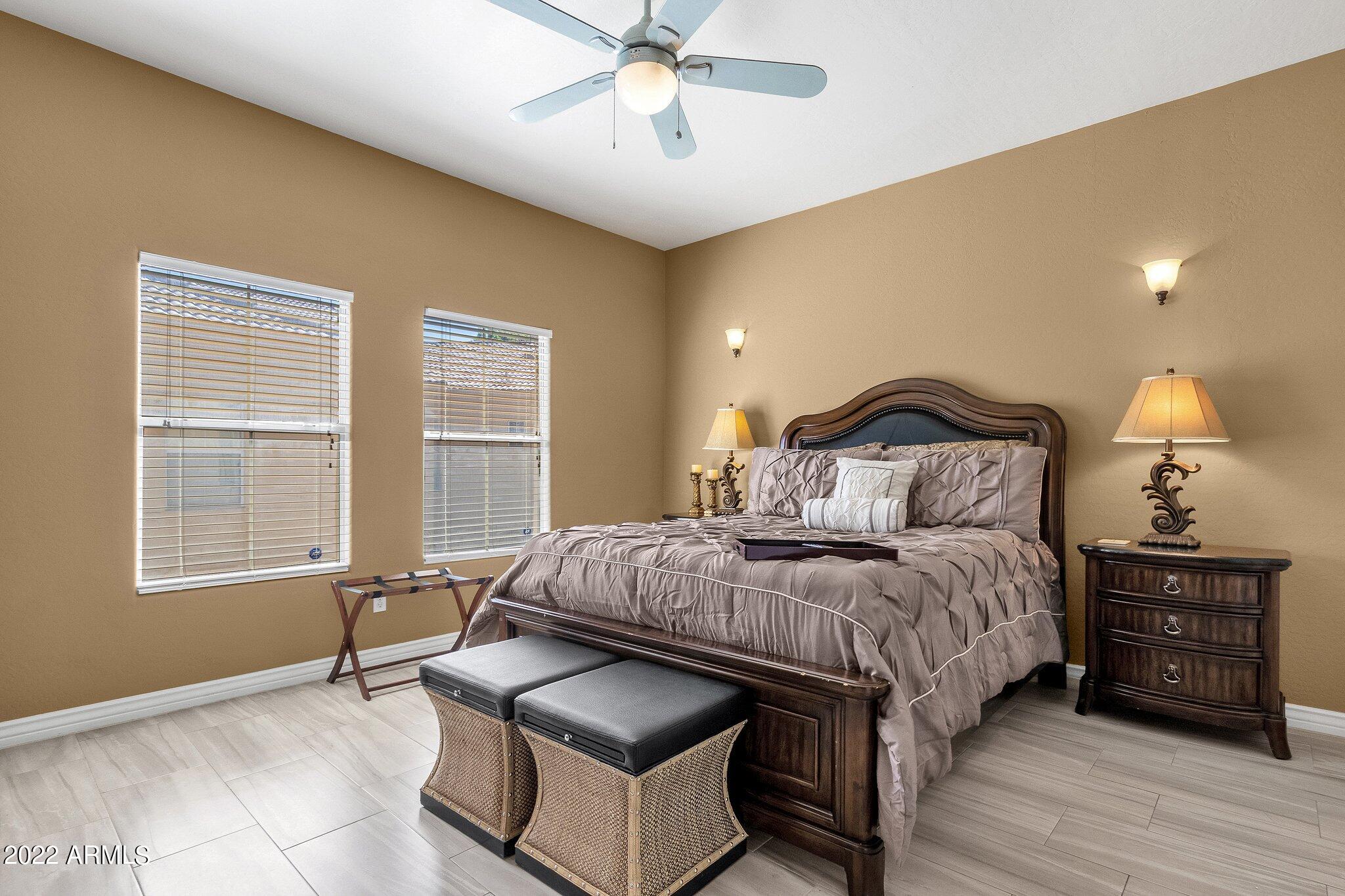 5015 E CHEYENNE Drive 2