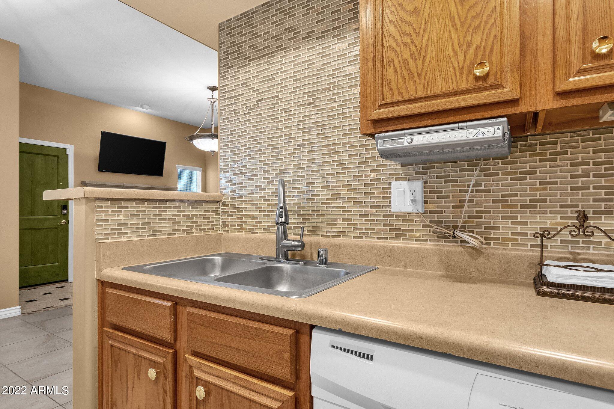 5015 E CHEYENNE Drive 2