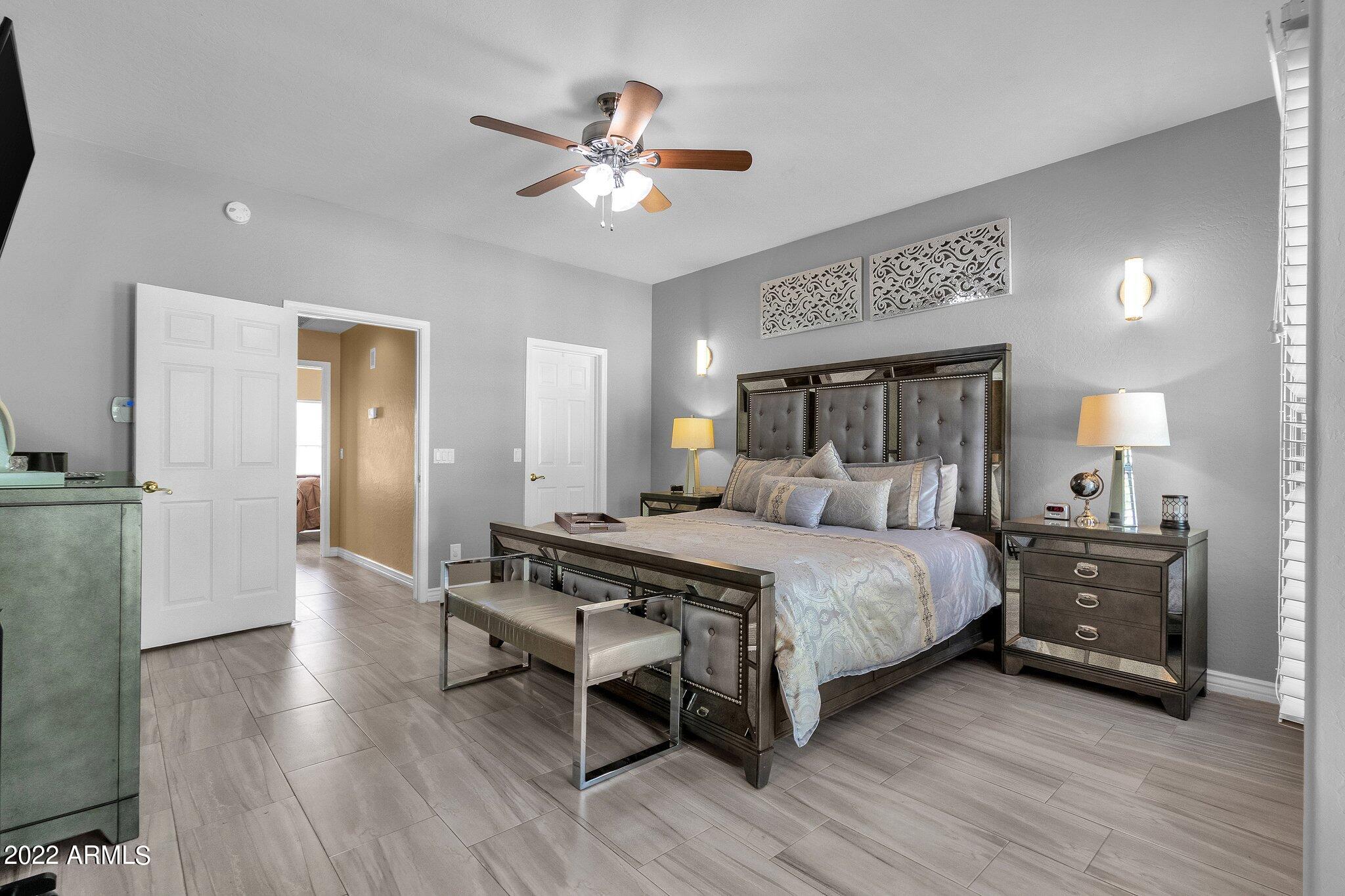 5015 E CHEYENNE Drive 2