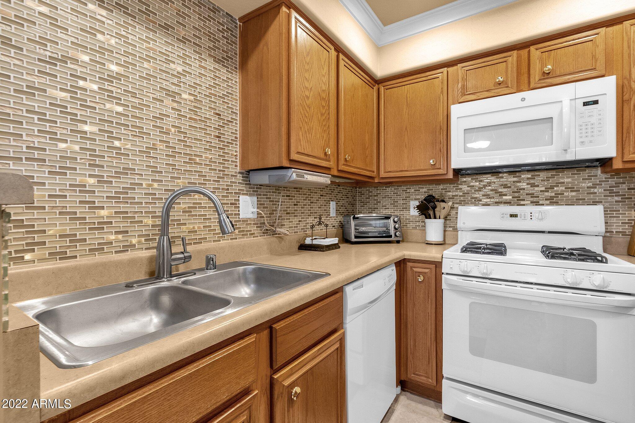 5015 E CHEYENNE Drive 2