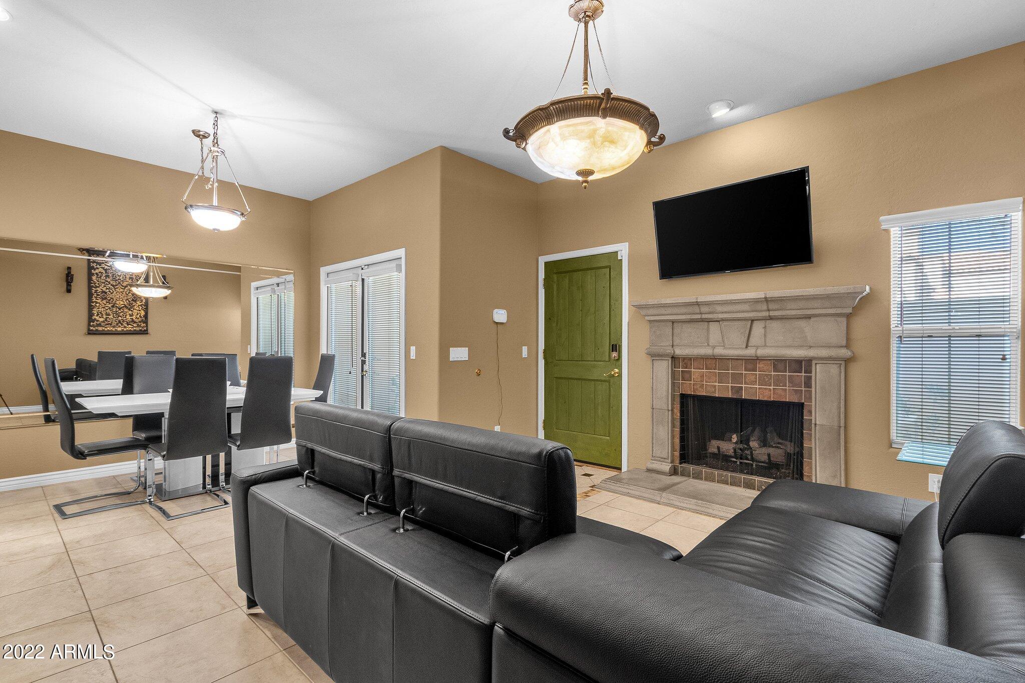 5015 E CHEYENNE Drive 2