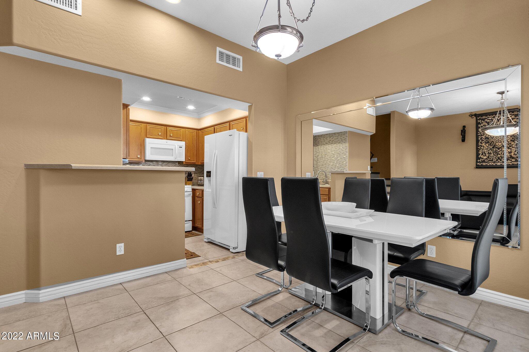 5015 E CHEYENNE Drive 2