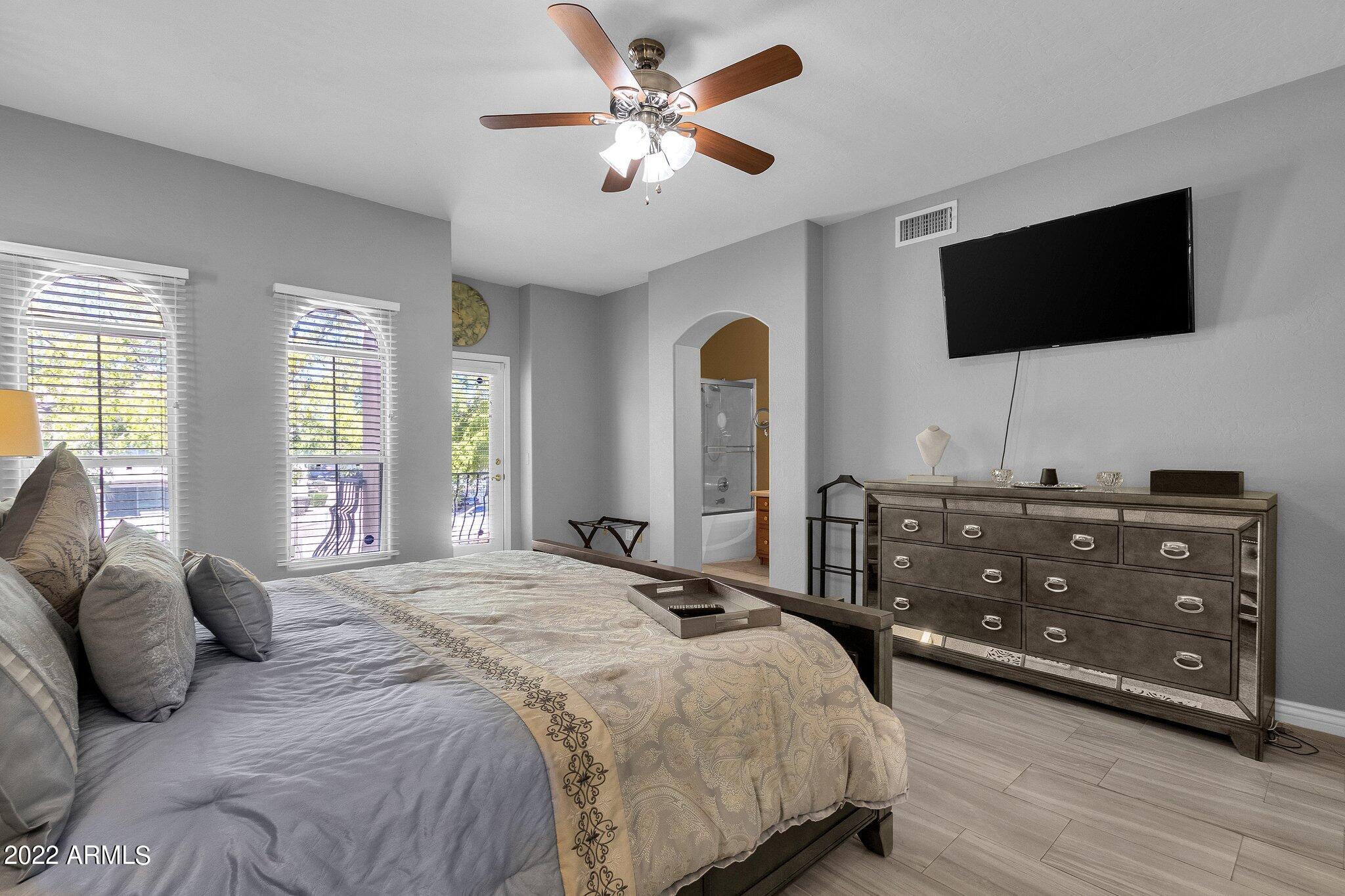 5015 E CHEYENNE Drive 2