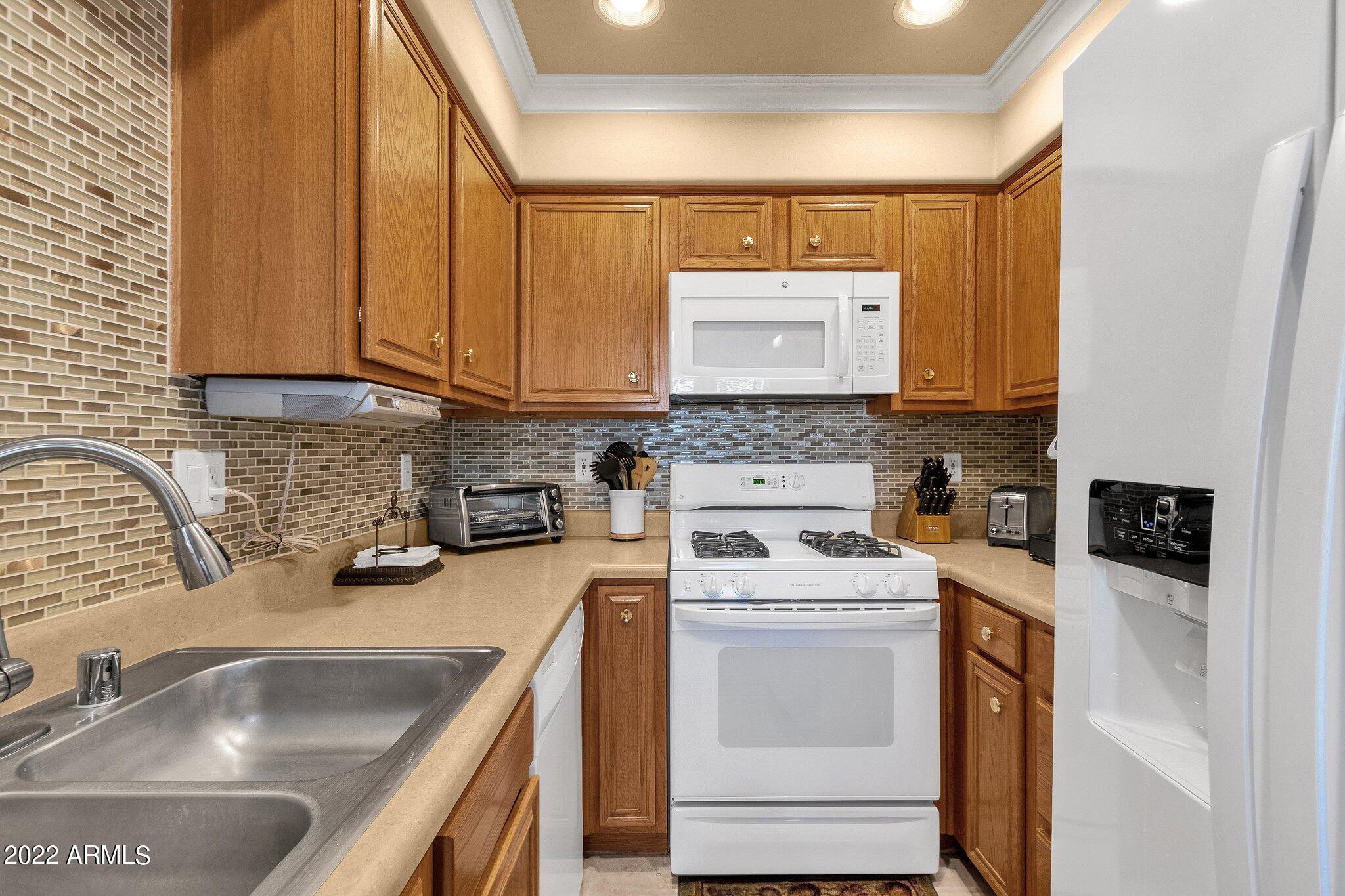 5015 E CHEYENNE Drive 2