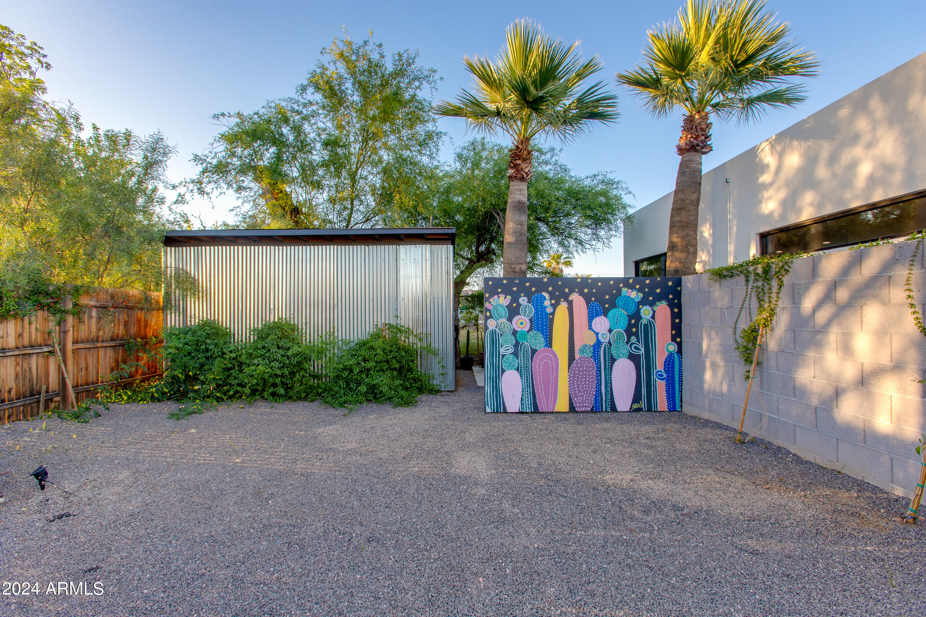 1434 E HOOVER Avenue