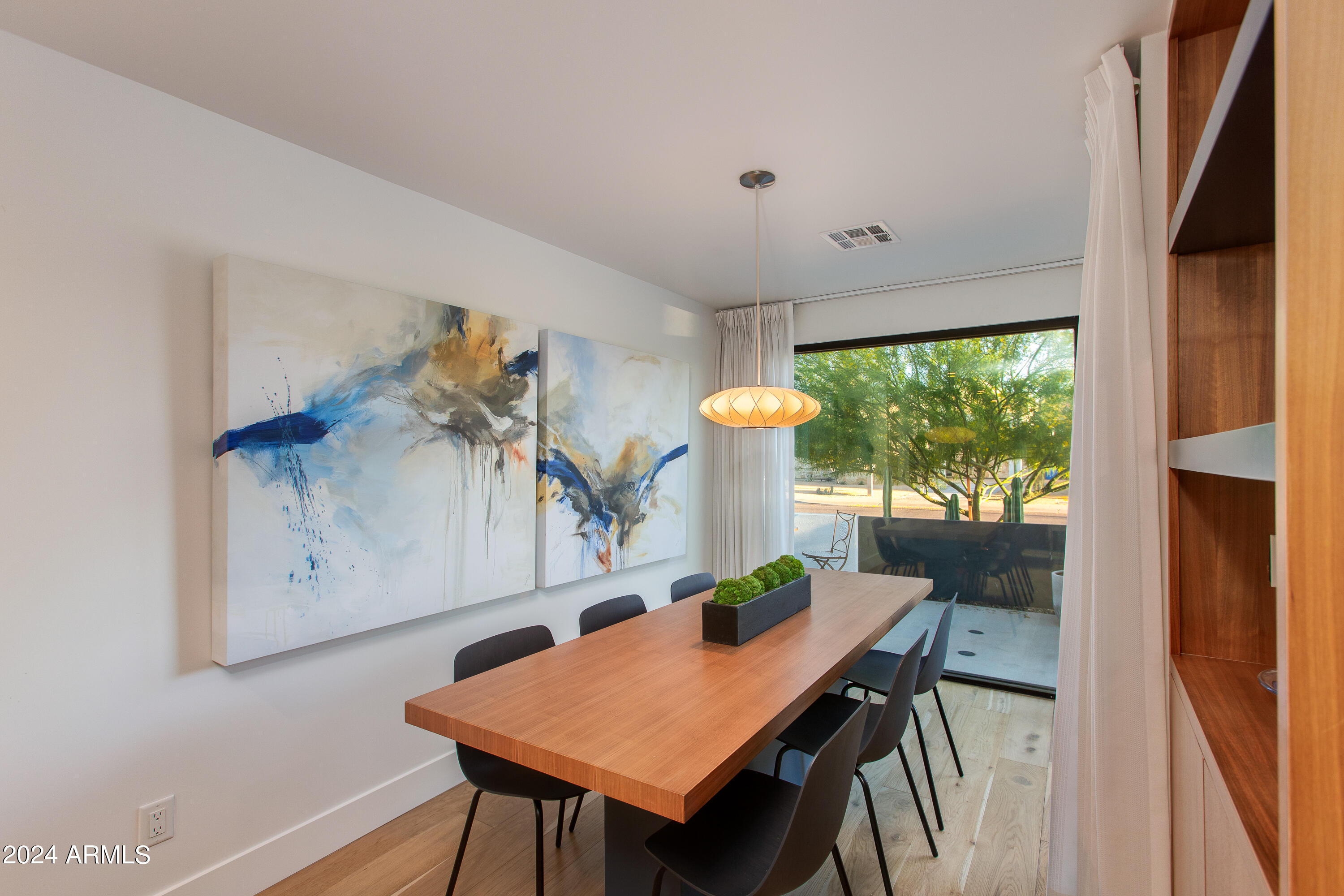 1434 E HOOVER Avenue